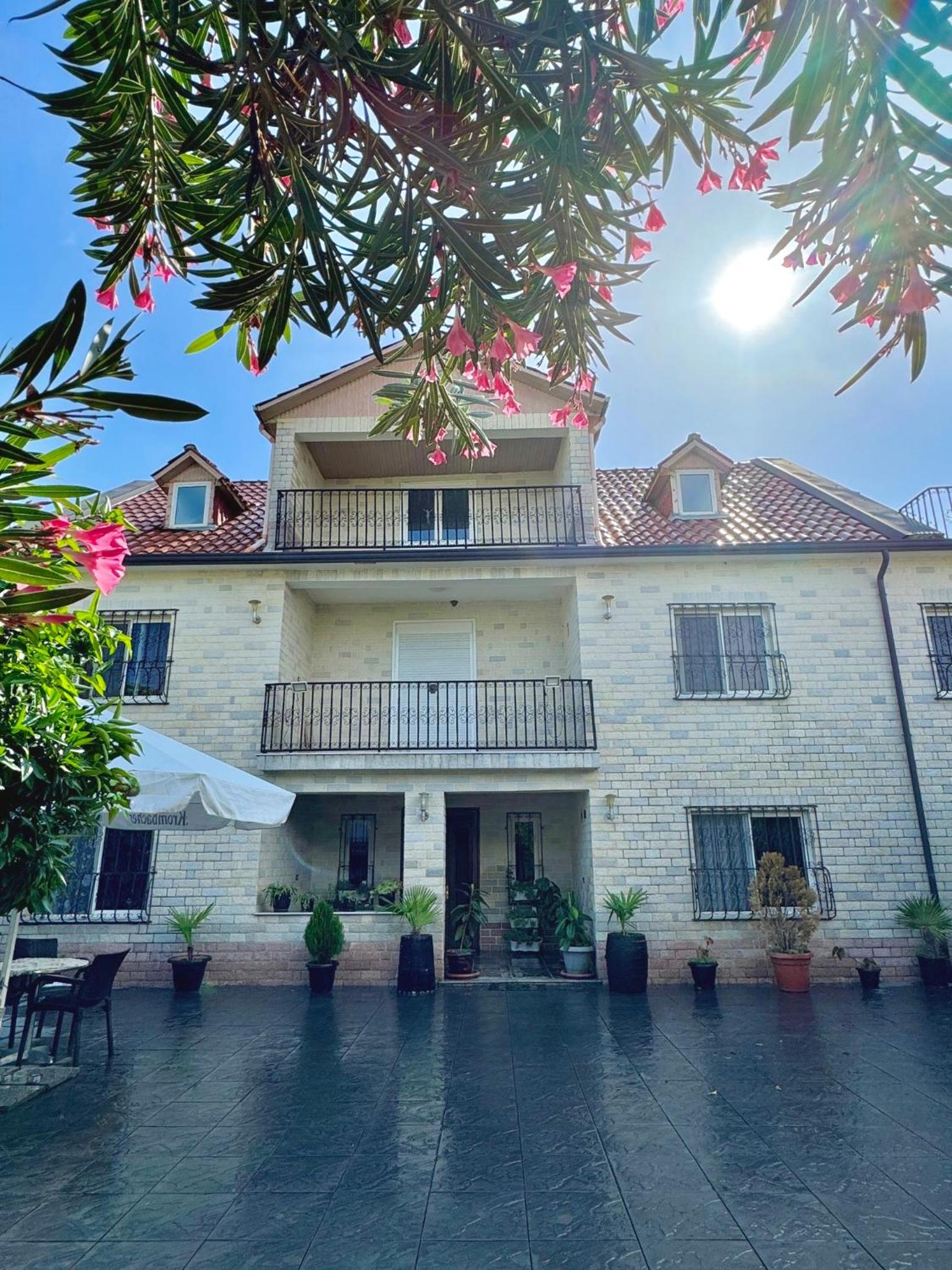 Hotel Villa Agos