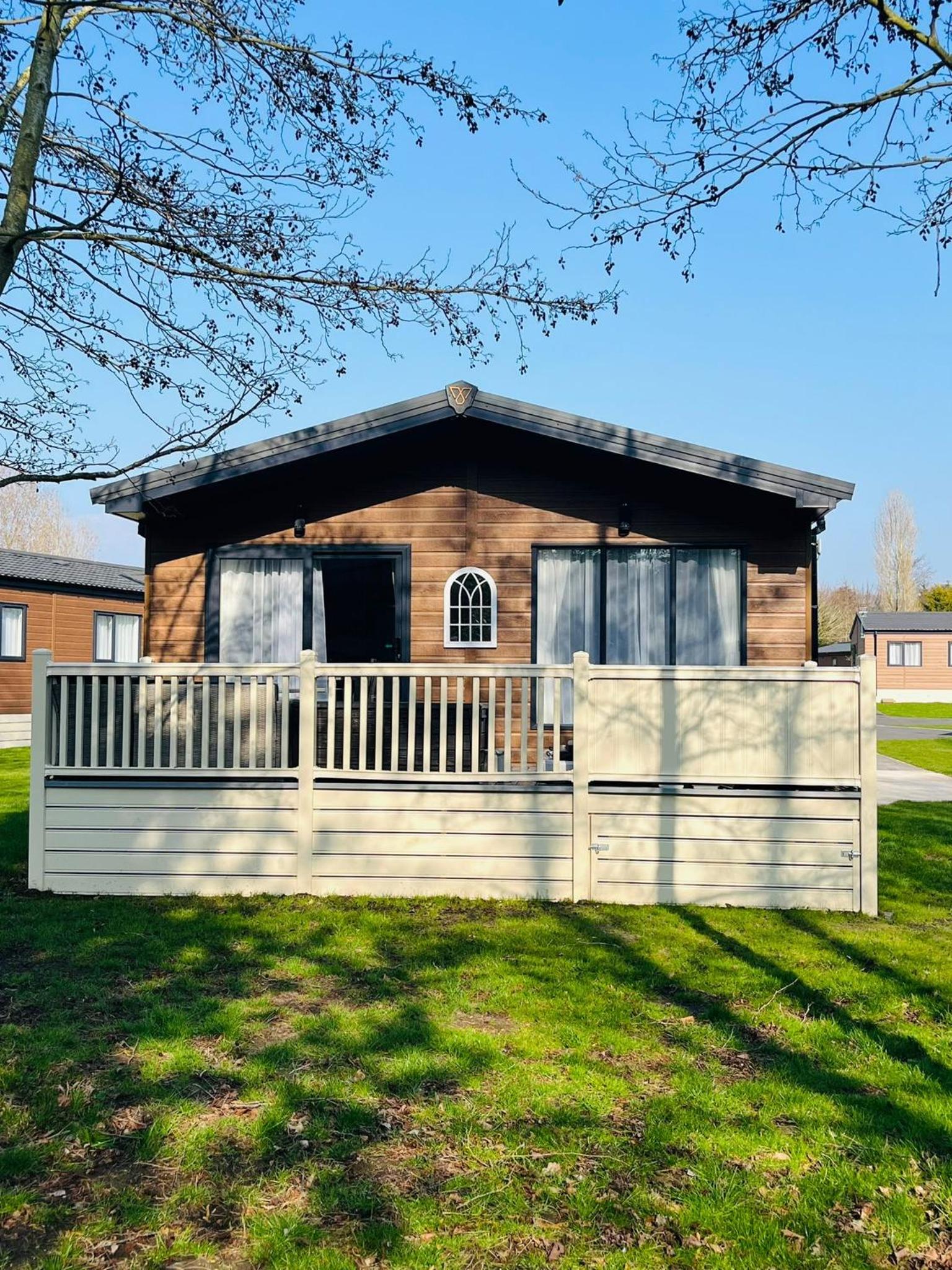 Hotel Happy Days Lodge With Hot Tub