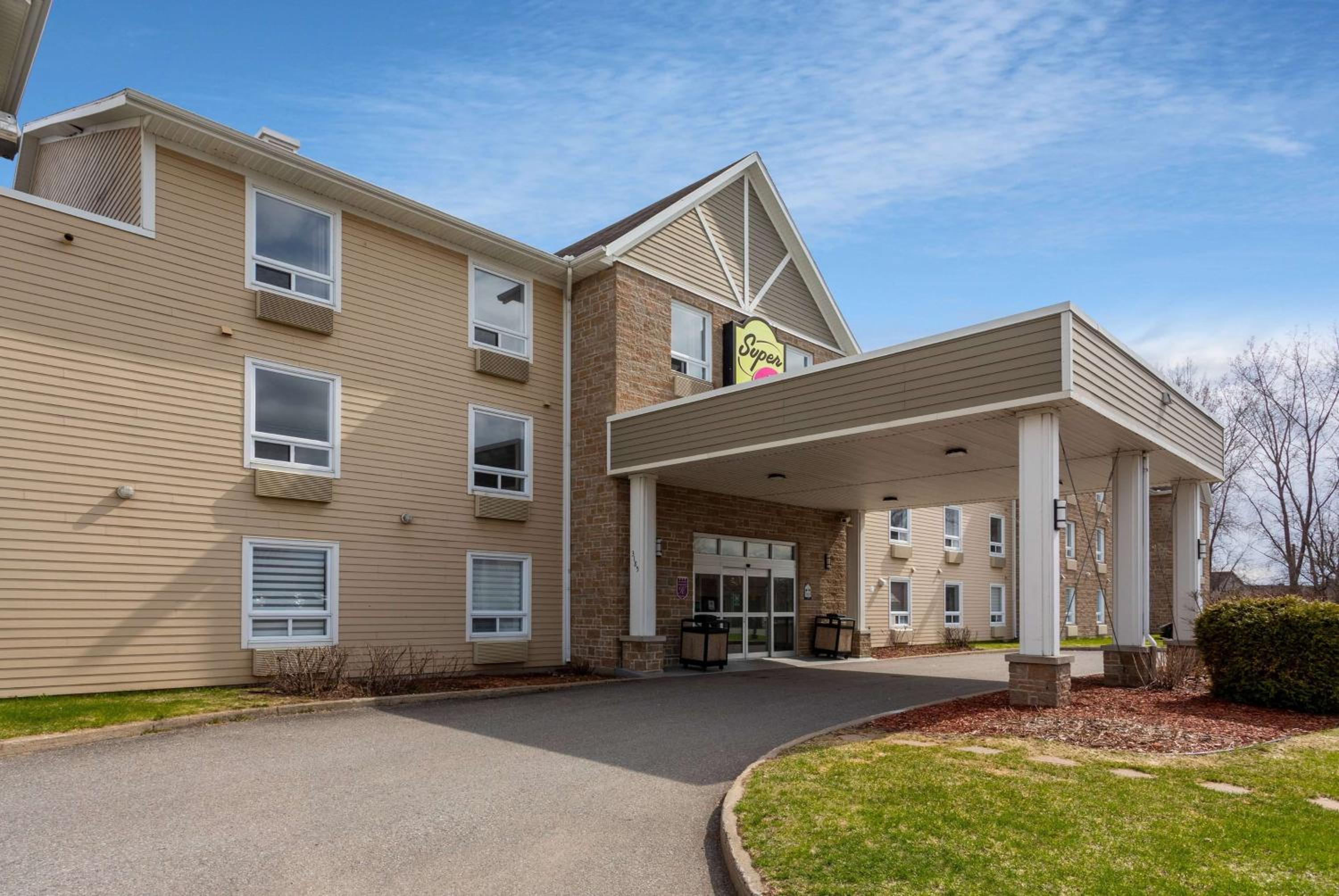 Hotel Super 8 by Wyndham Trois-Rivieres