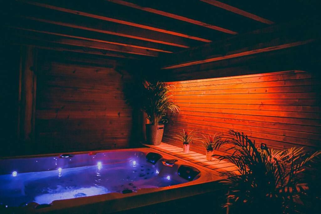 Hotel Le Spa Du Cabanon: Cabanon De Luxe Avec Spa Entièrement Privatif