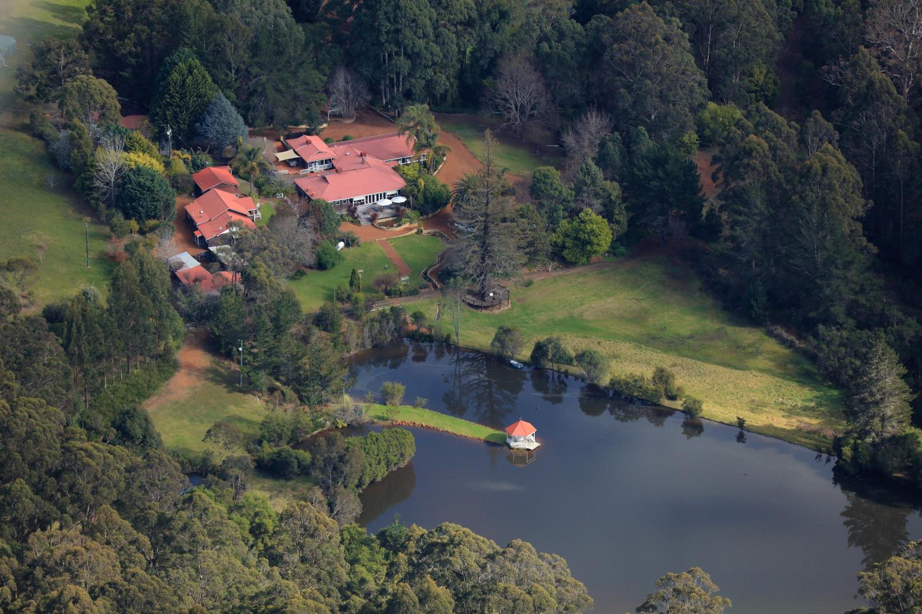 Hotel Forest Lodge Resort