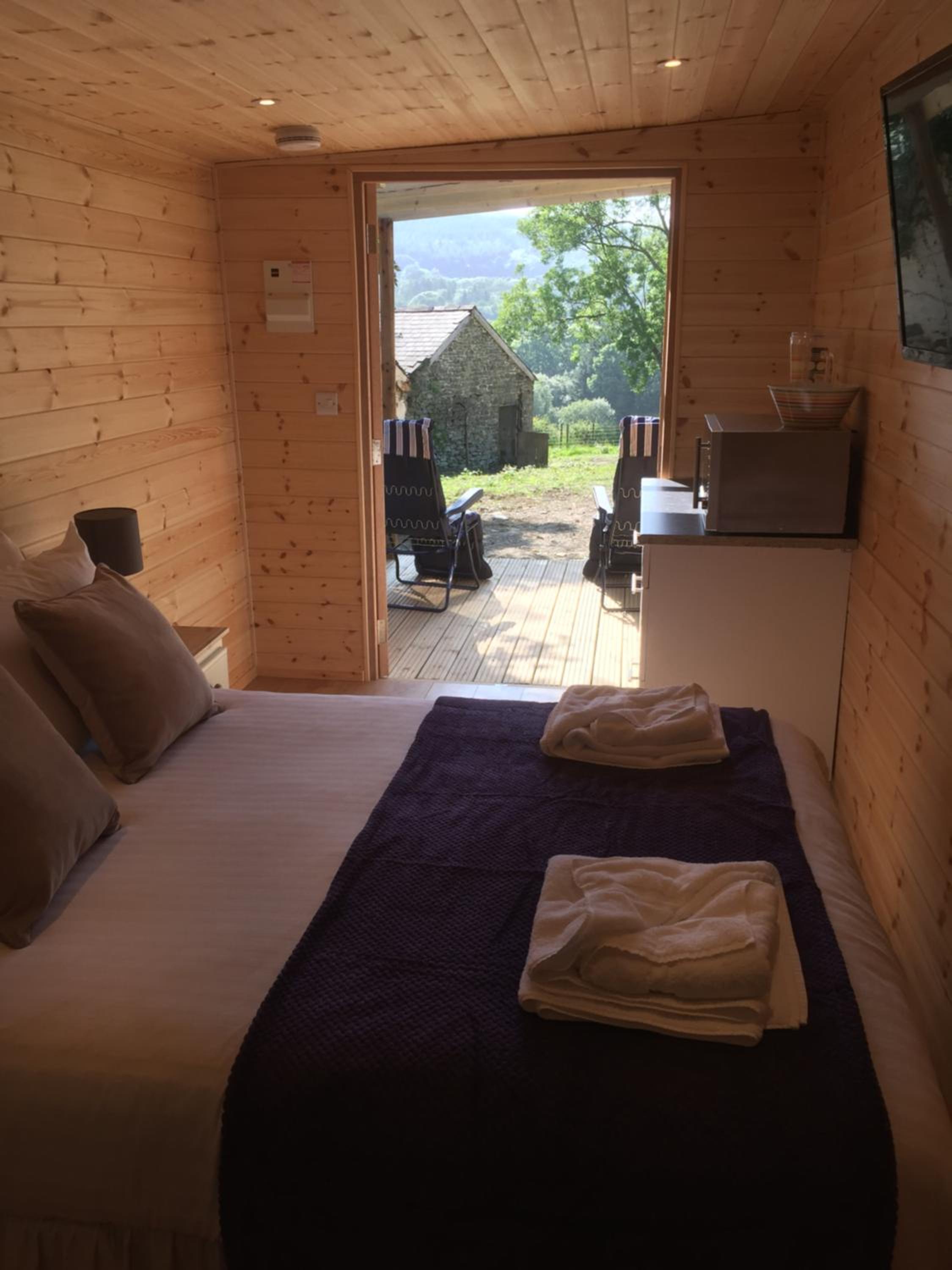 Hotel Romantic Getaway Luxury Wooden Cabin With Private Hot Tub And Bbq