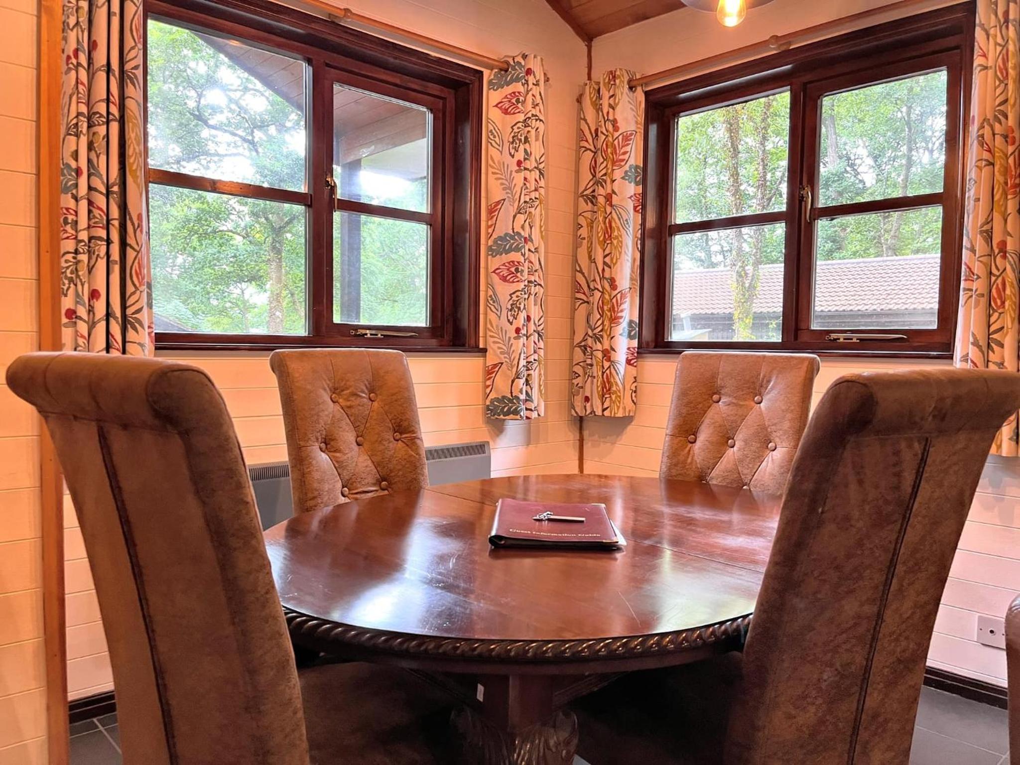 Hotel Goldcrest 4-hot Tub-woodland Lodges-carmarthenshire-tenby