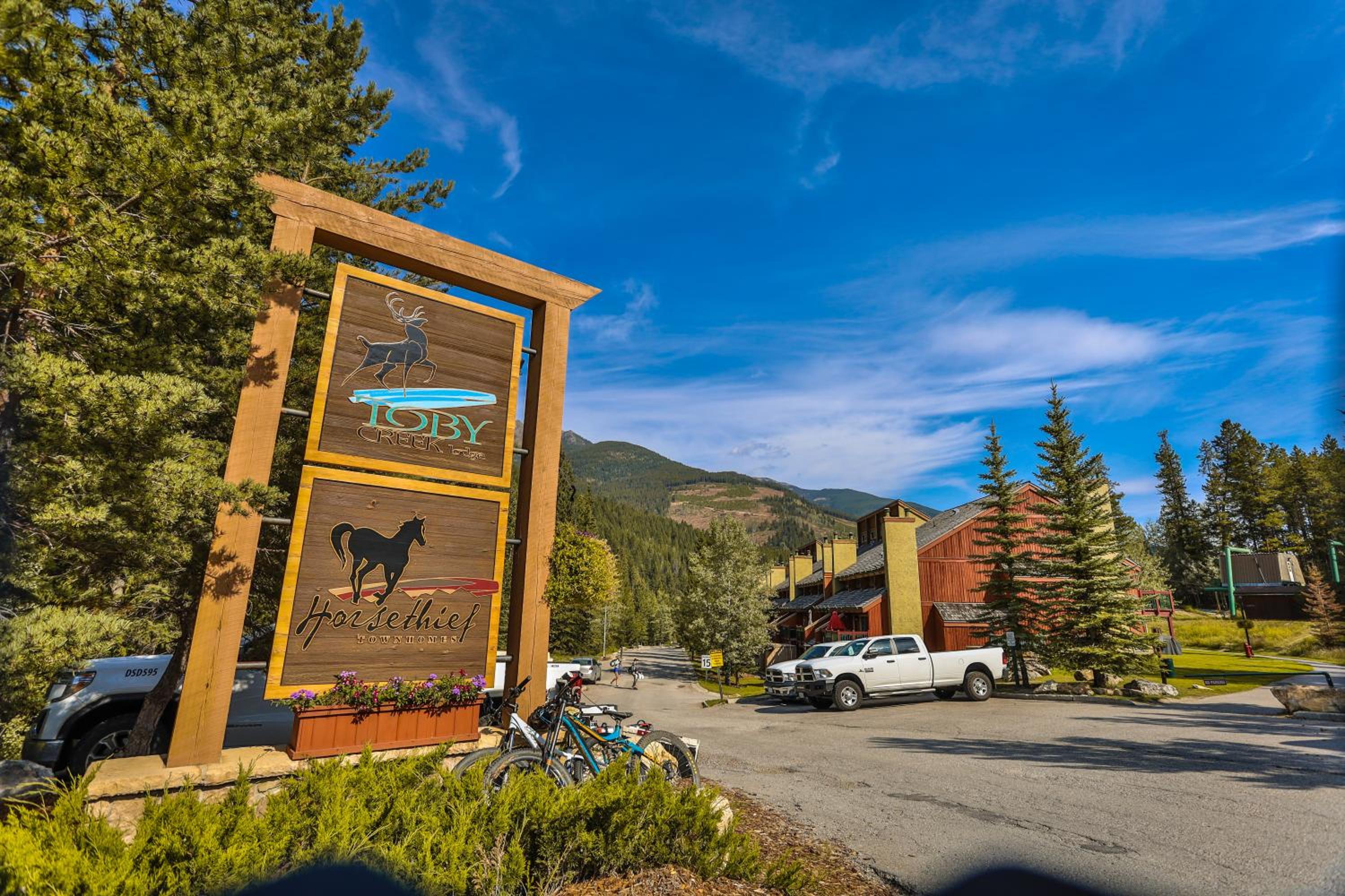 Hotel Horsethief Lodge Rockiesdirect Ca