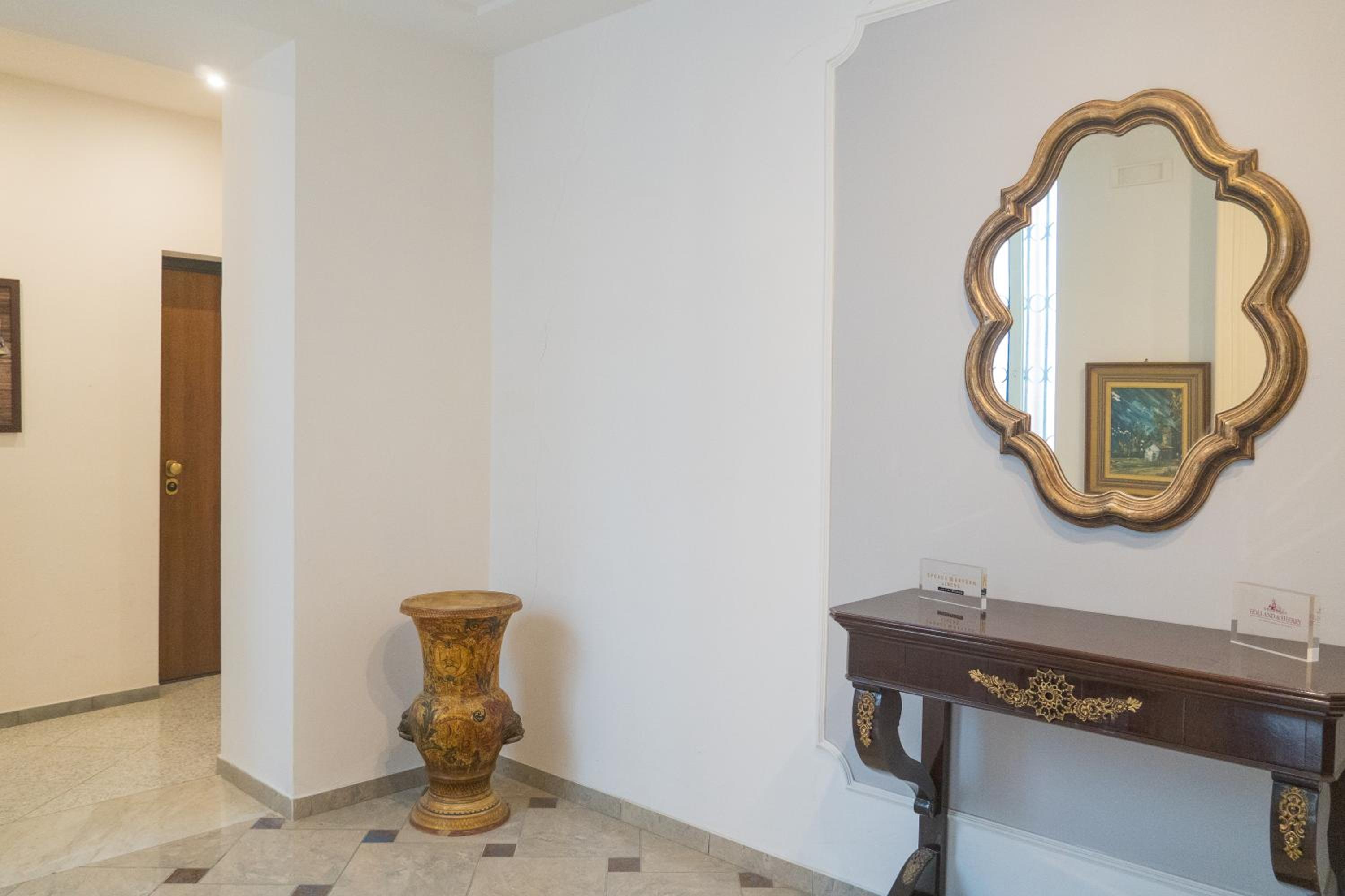 Hotel Chiaia Suites
