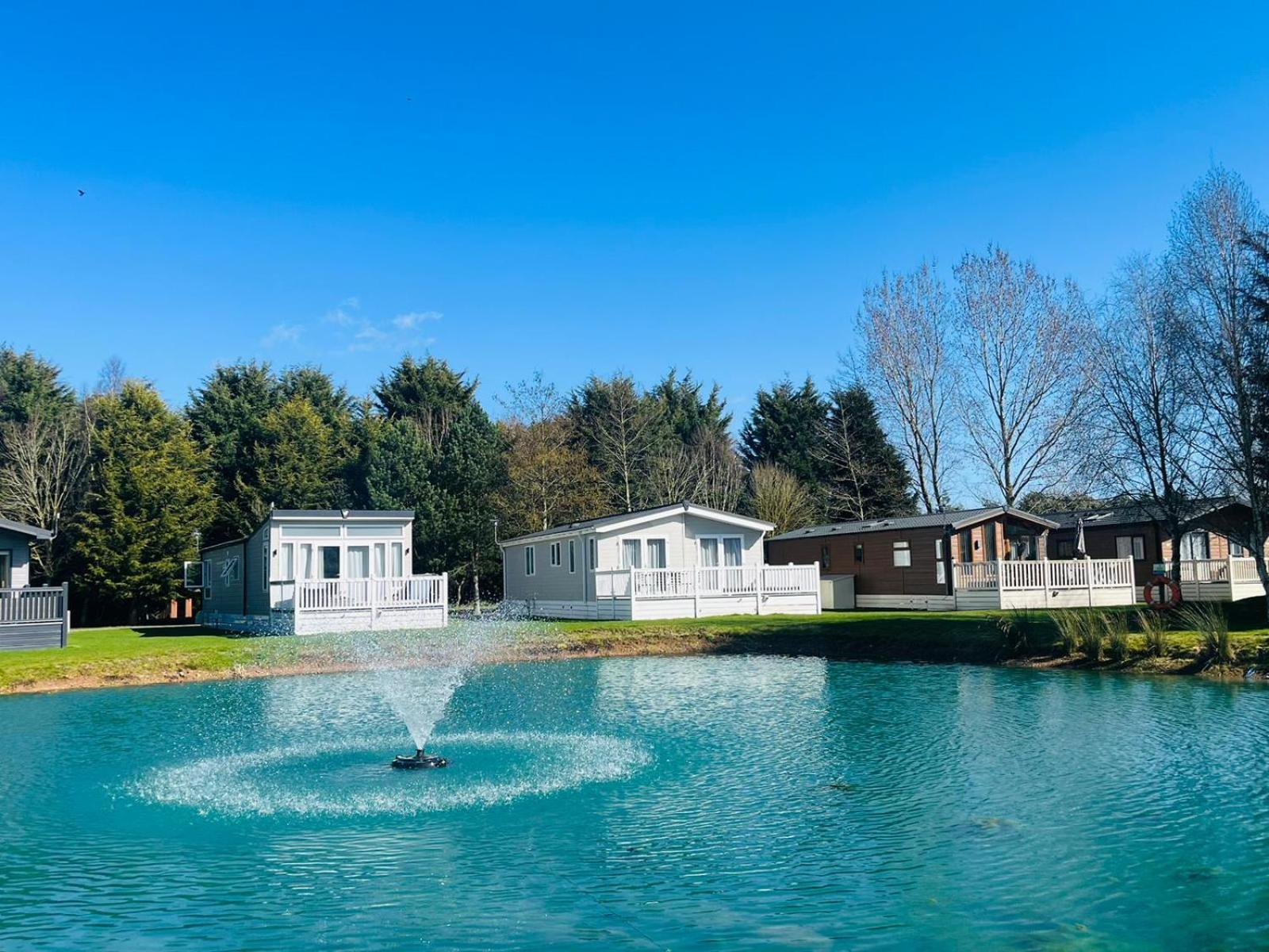 Hotel Sutton Lodge With Hot Tub