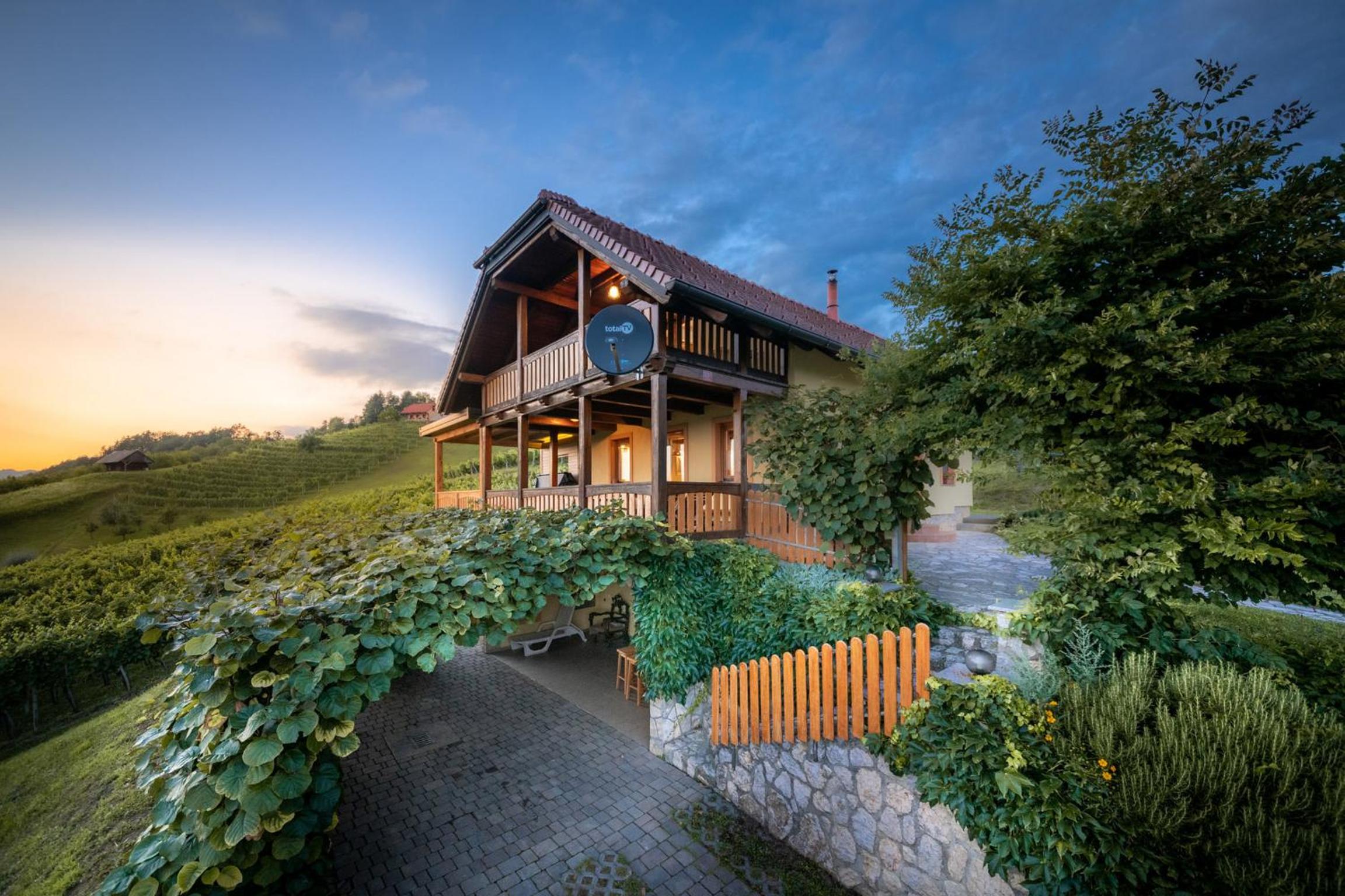 Hotel Holiday Home Mirt