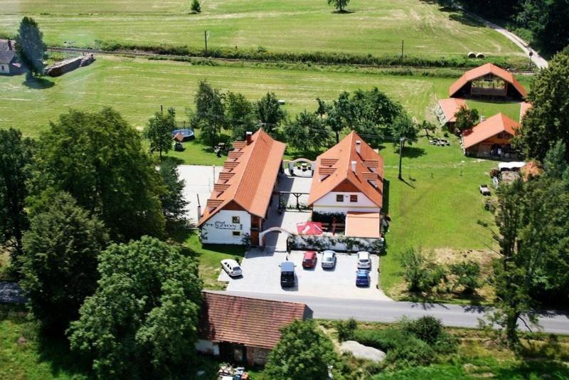 Hotel Penzion Kaminek