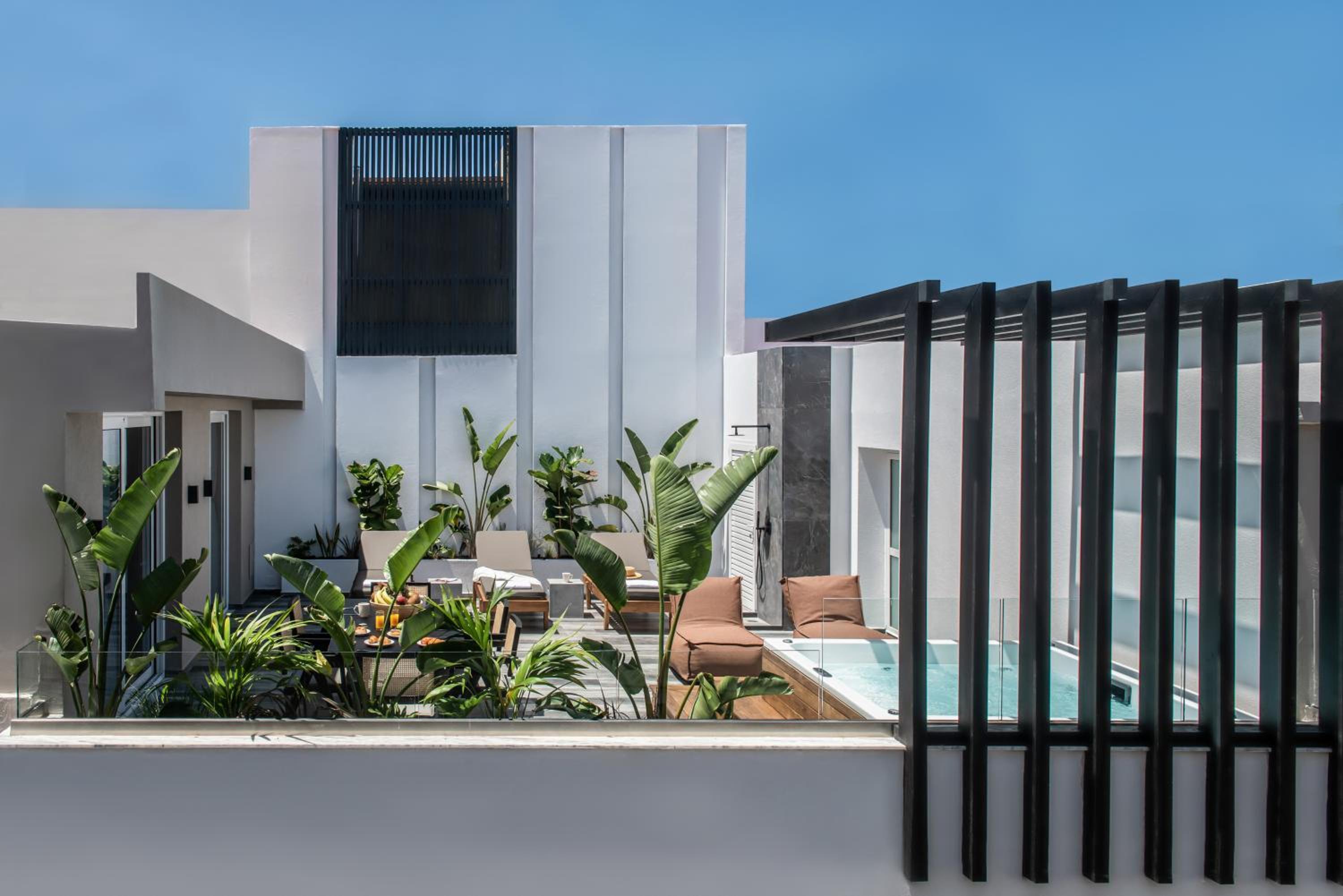 Hotel Maison Aqua Suite With Mini Pool Jacuzzi