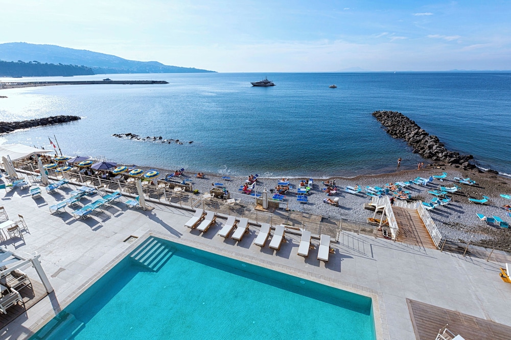 Hotel Alimuri Bay Resort