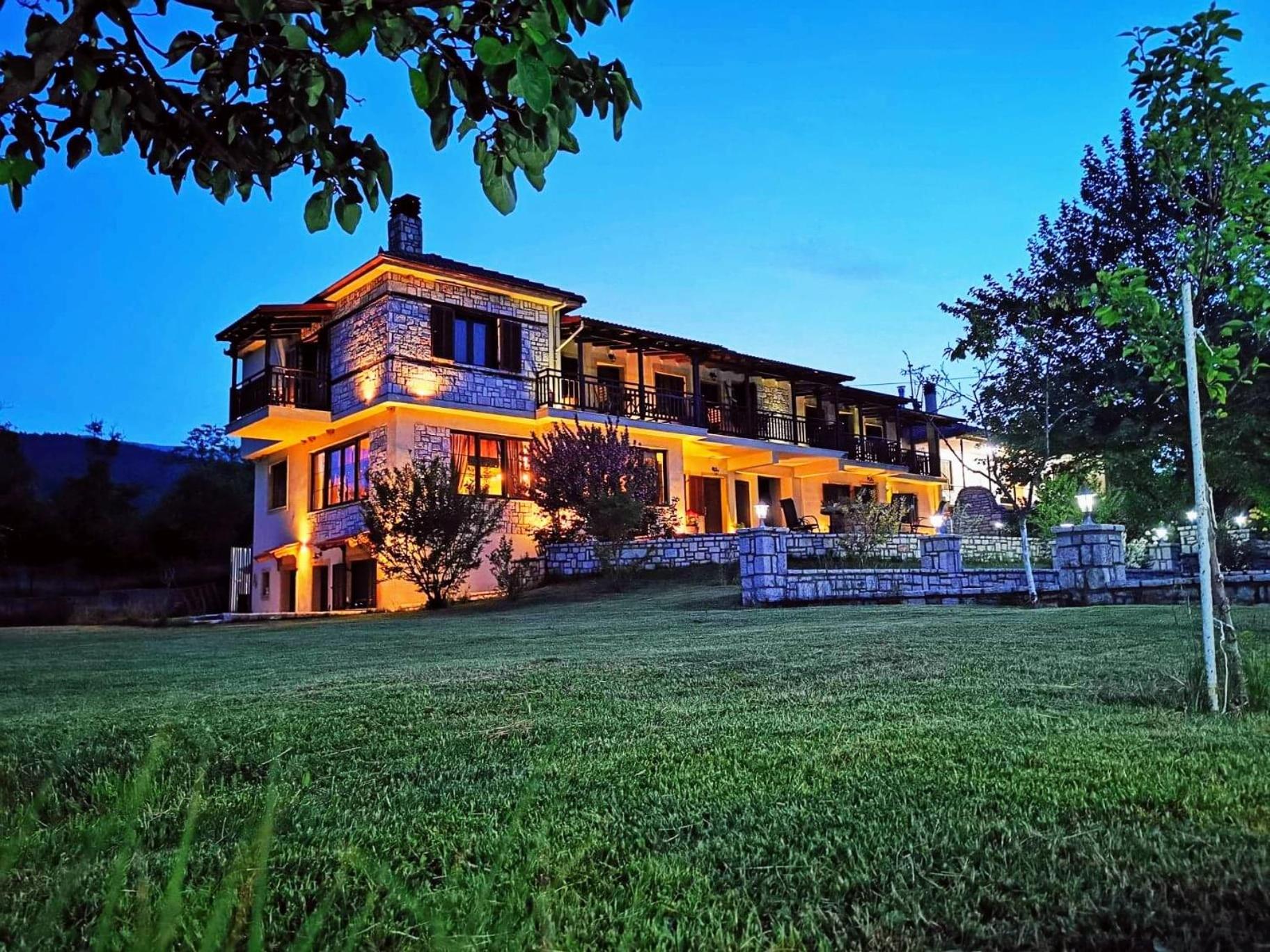 Hotel hostel lake plastira