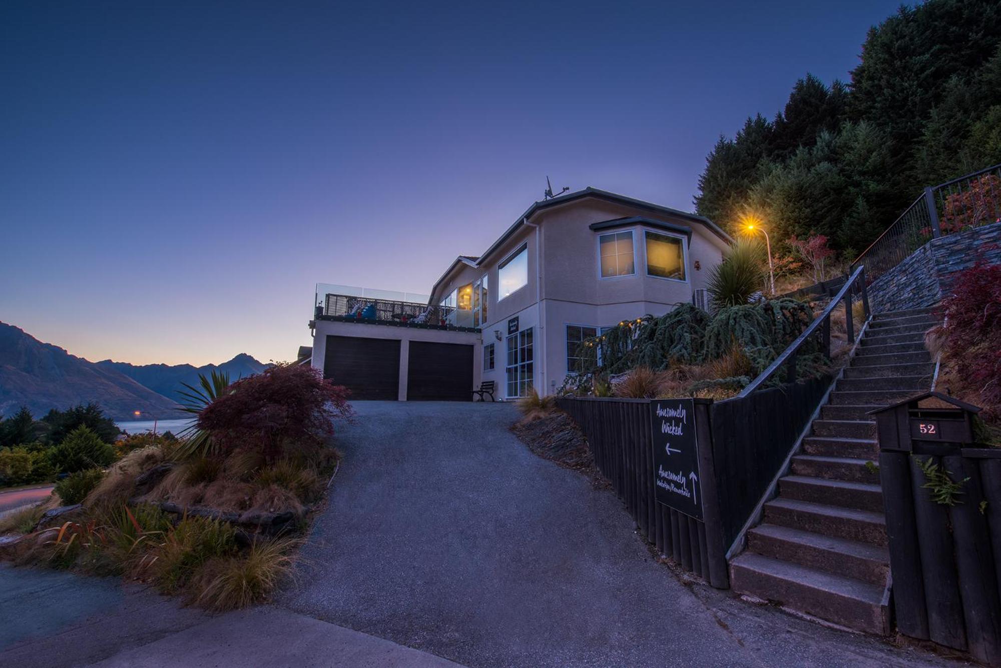 Hotel Awesomely Lakeview Queenstown Home