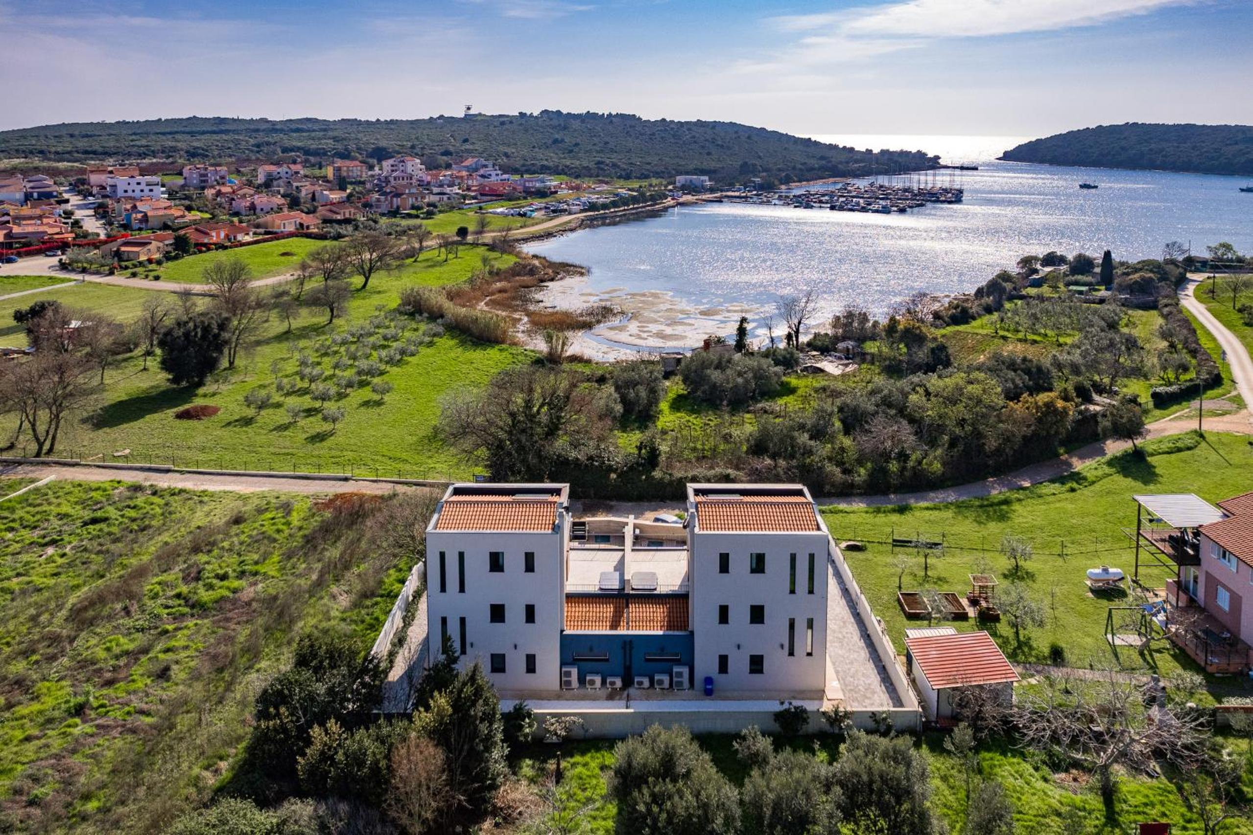 Hotel Villa Bay Ii For 9 People With Heated Pool & Whirpool Only 100 Meters From The Beach