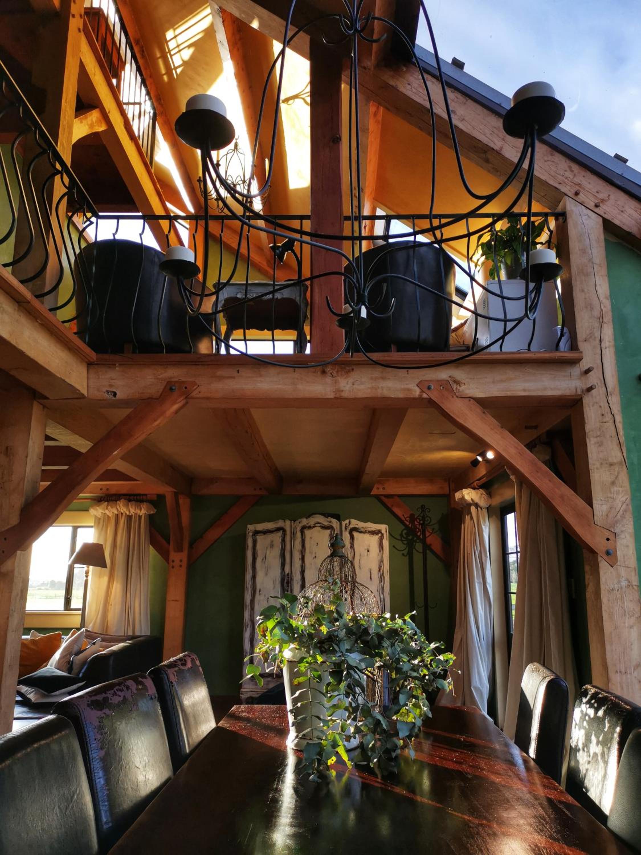 Hotel housewithnonails