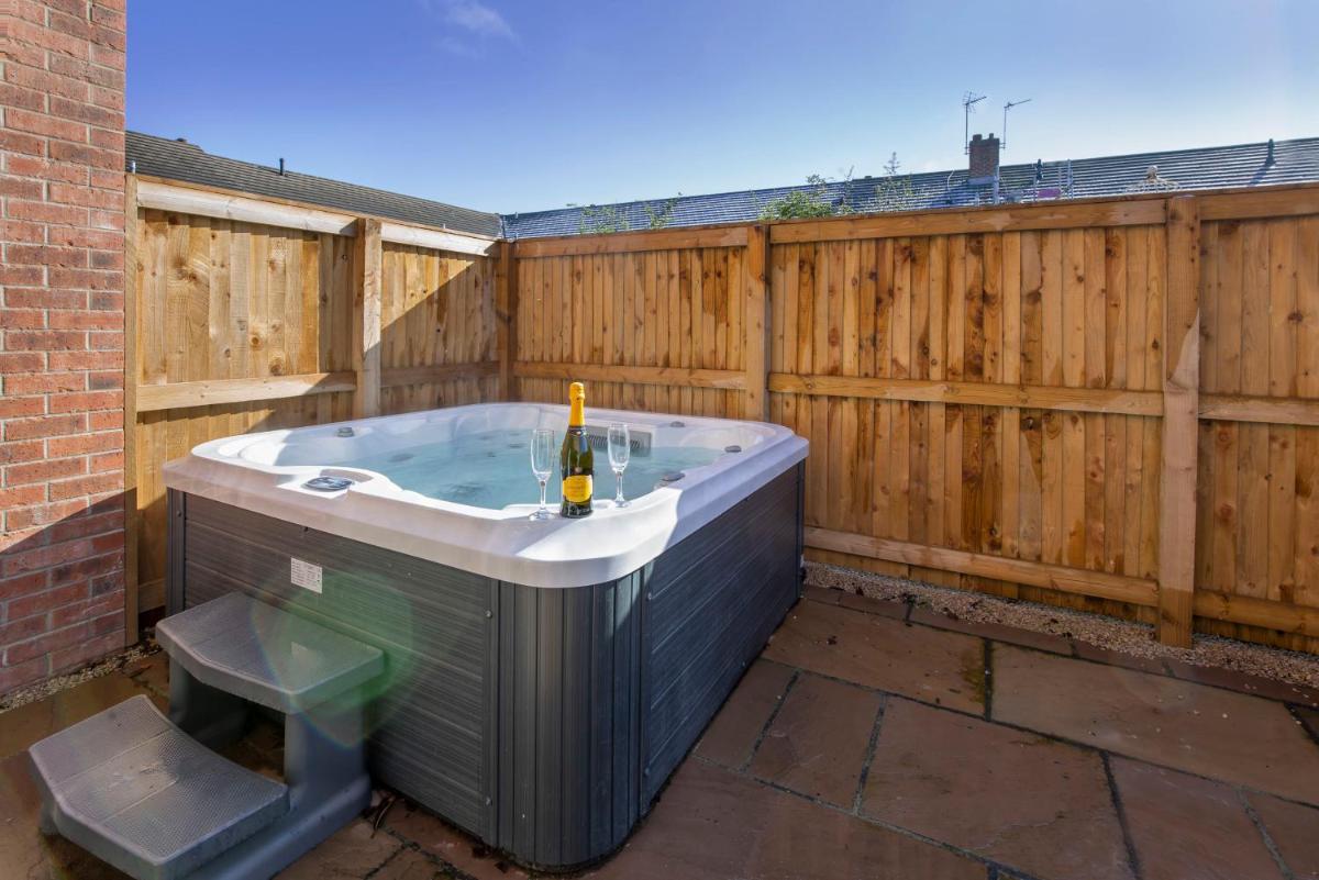 Hotel The Ebor House - With Hot Tub