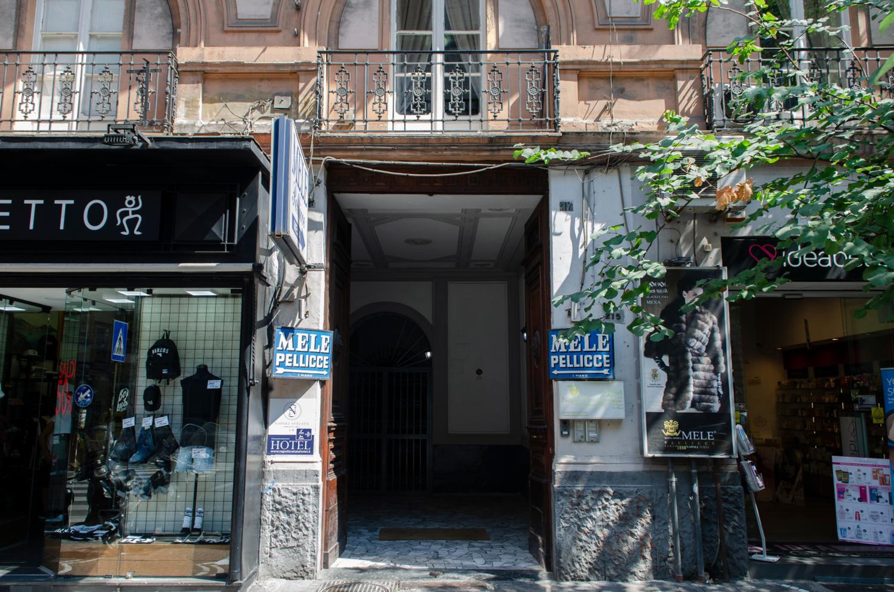 Hotel Napoli Svelata