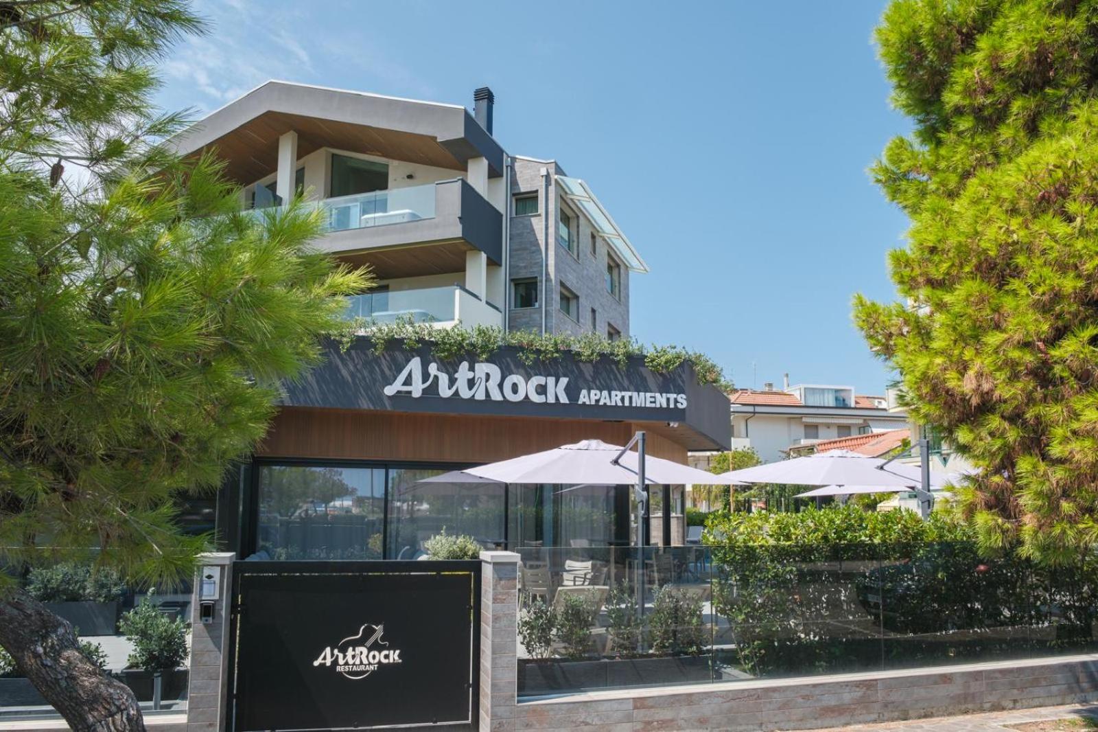 Hotel Artrock Apartments