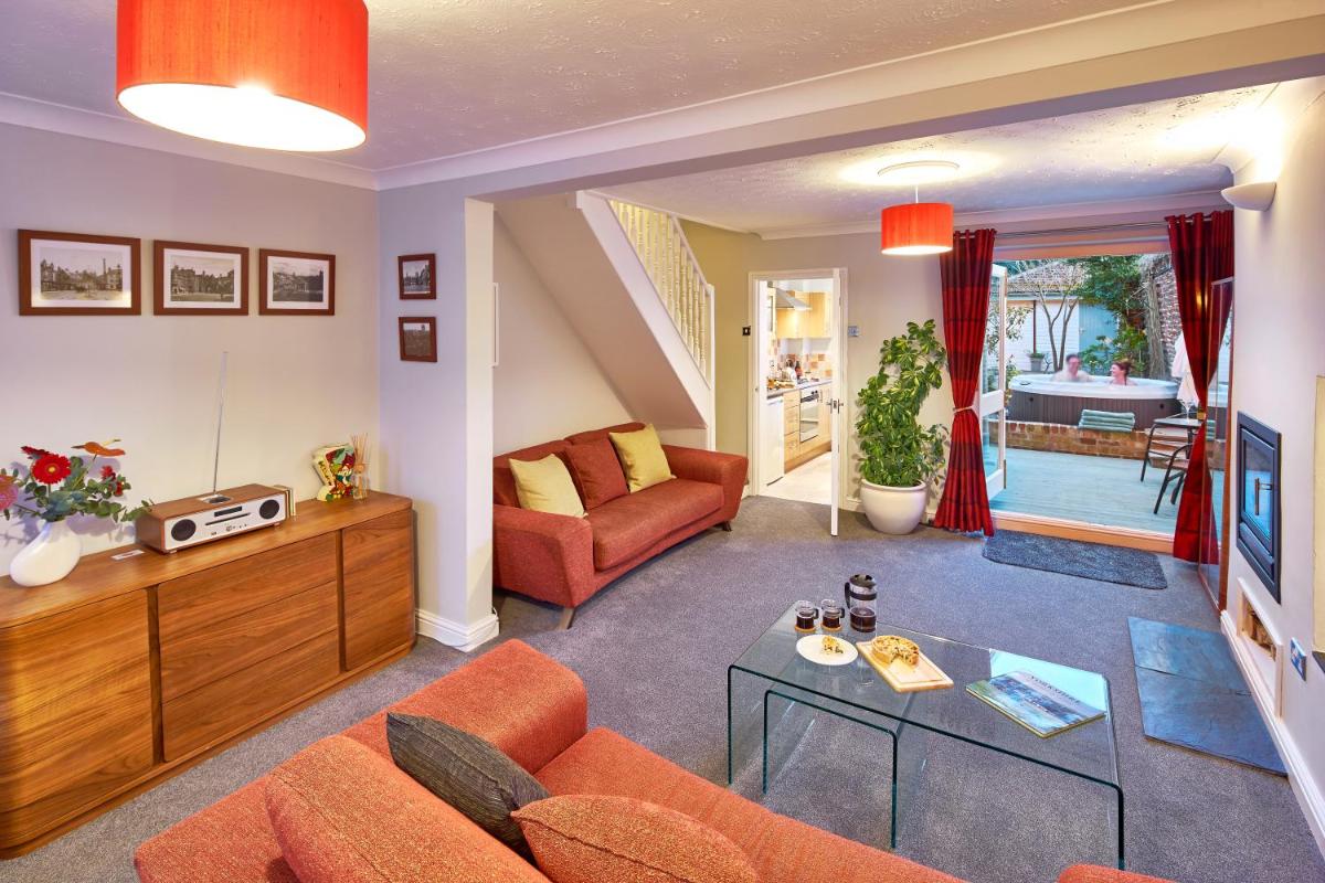 Hotel Bright Moments Holiday Home
