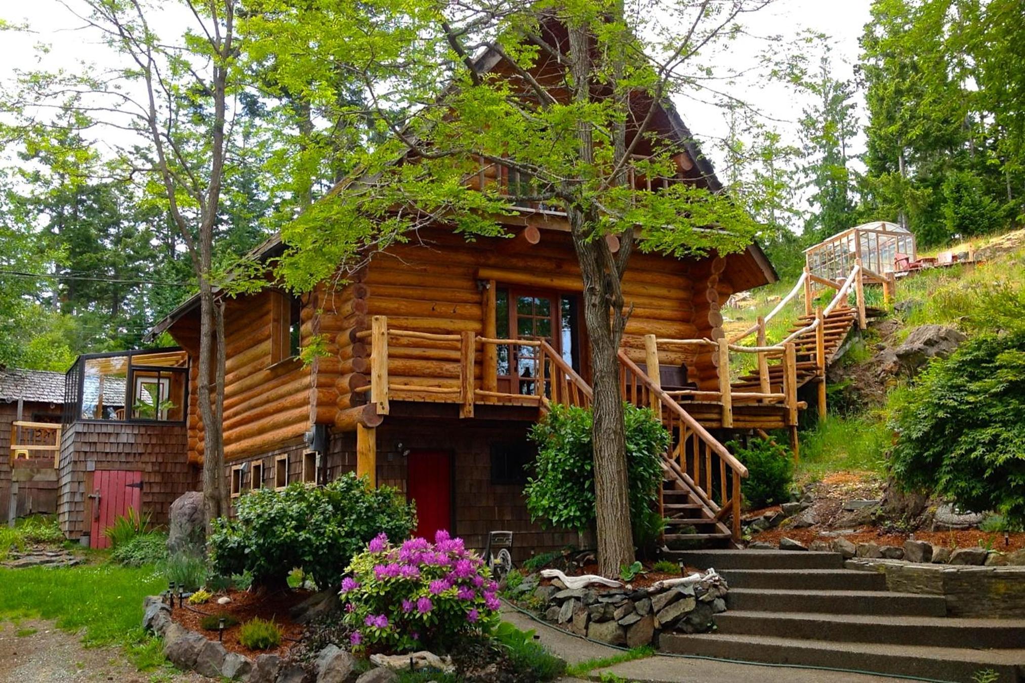 Hotel Handsome Dan's at Otter Point
