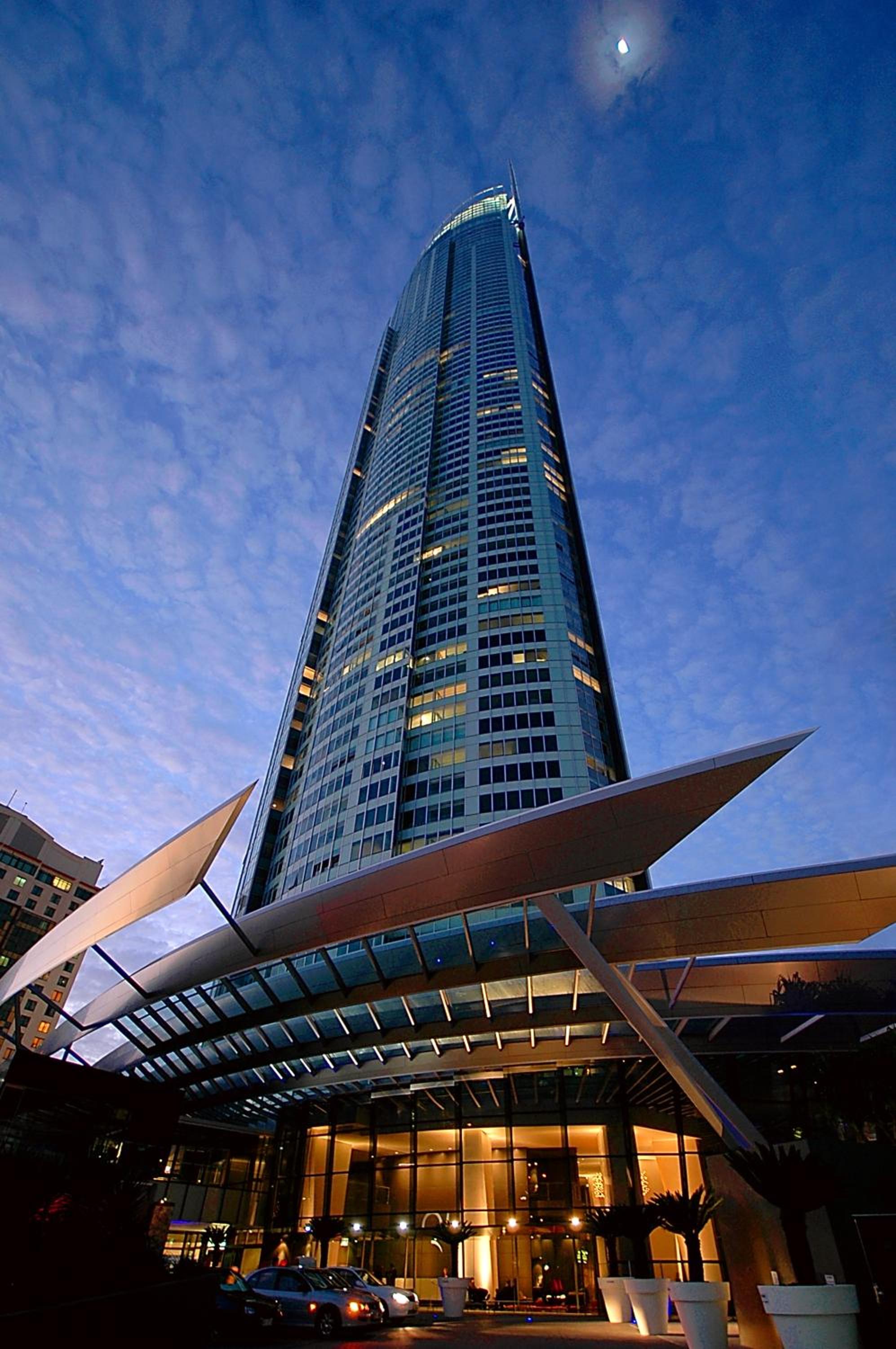 Hotel Tallest Tower Skyhomes | 9 Hamilton Avenue