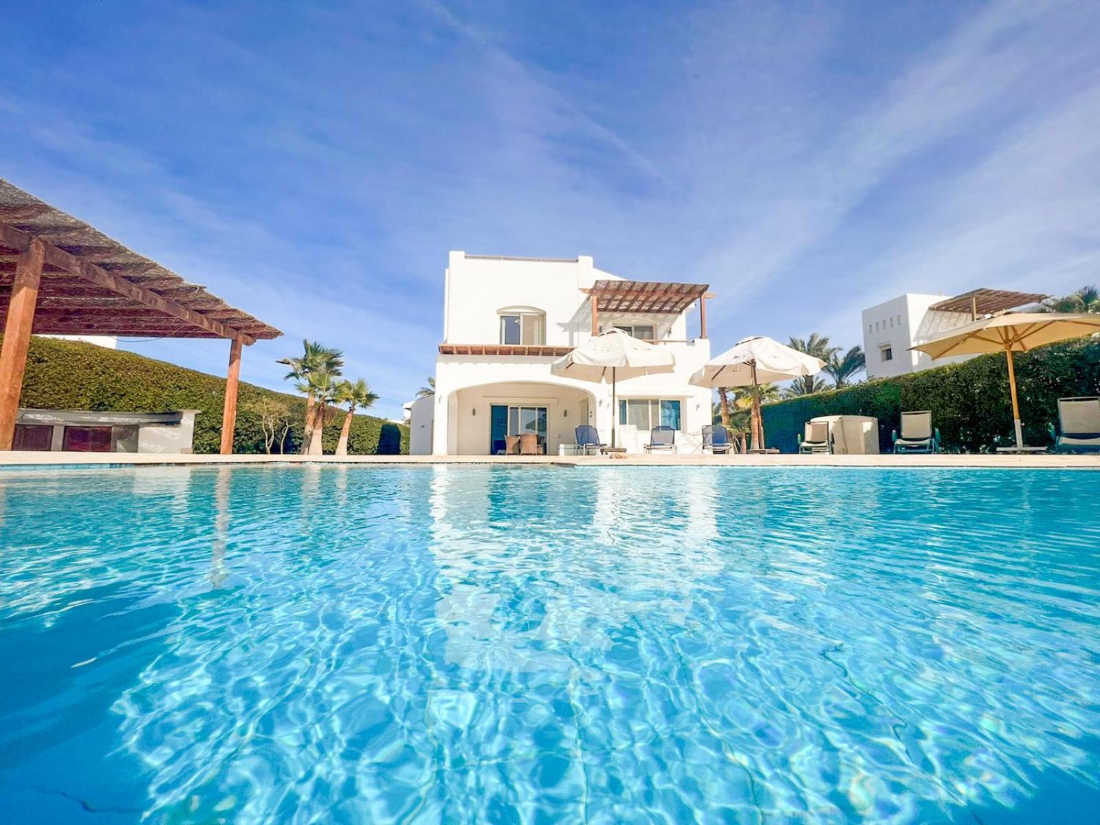 Hotel 4 Bedroom Villa With Heated Pool, Jacuzzi & Lagoon View In Phase 4