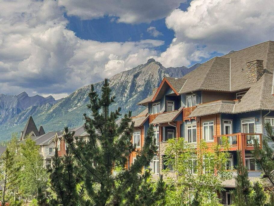 Hotel !New! Gorgeous Mountain Condo - Hot Tub & Pool