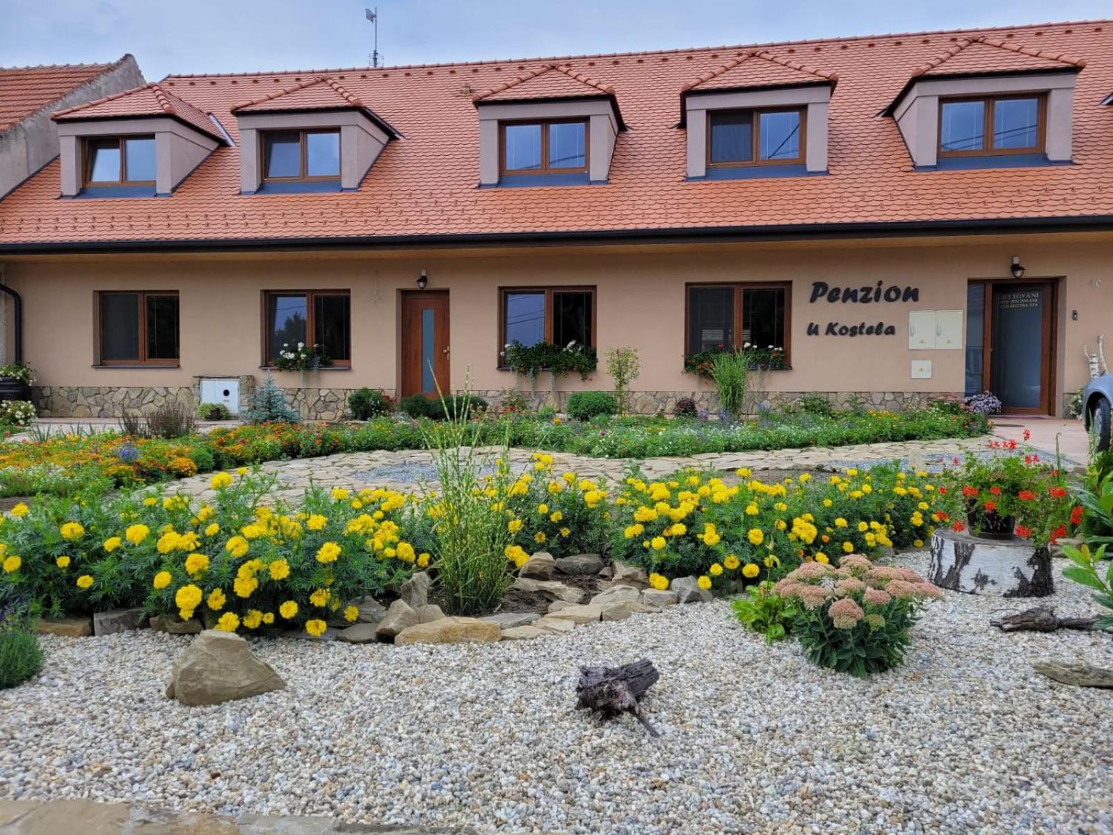 Hotel Penzion U Kostela