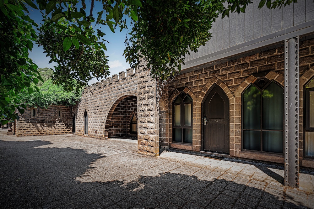 Hotel Kryal Castle Big 4