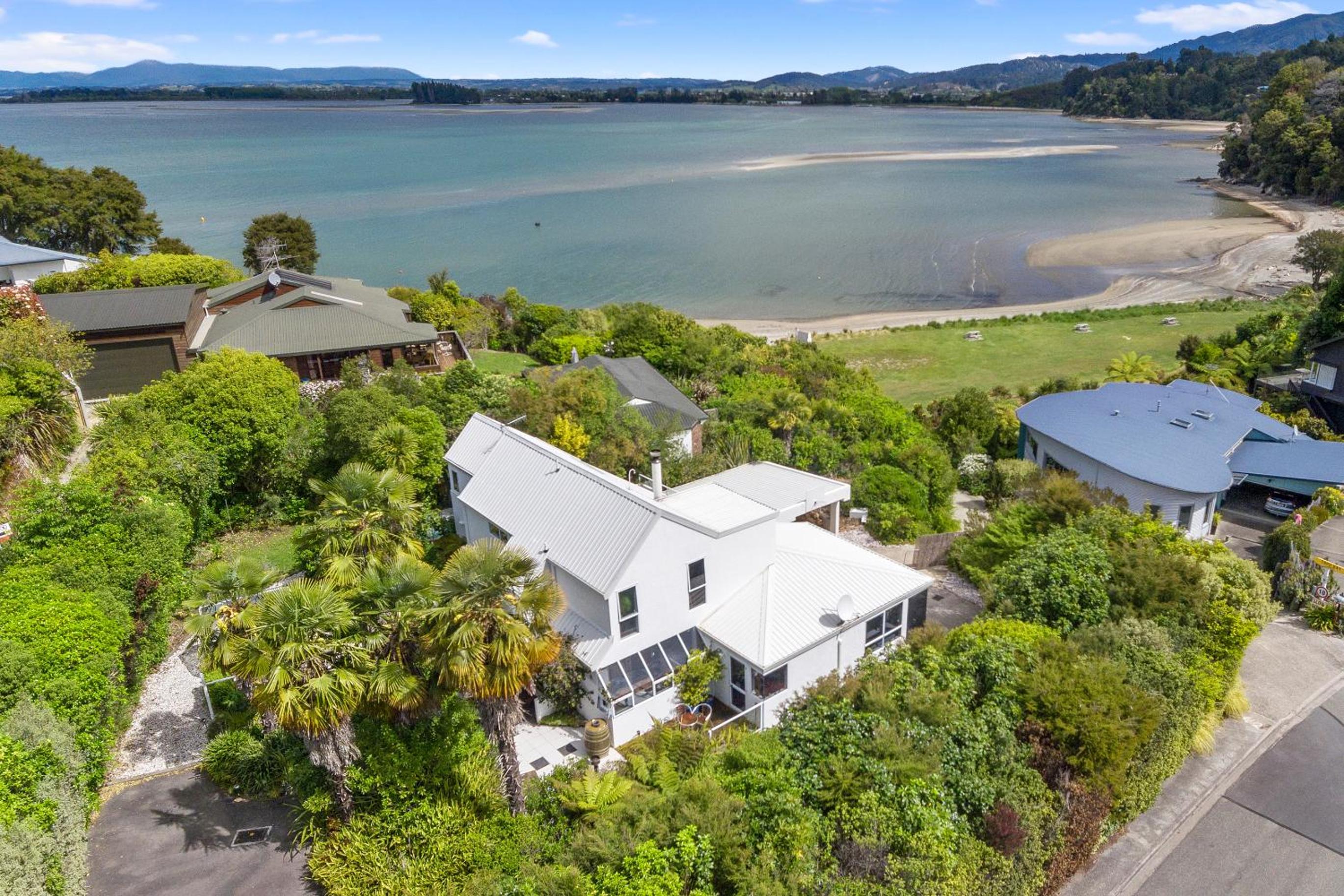 Hotel Beach Front:palms-on-the-beach.kaiteriteri.