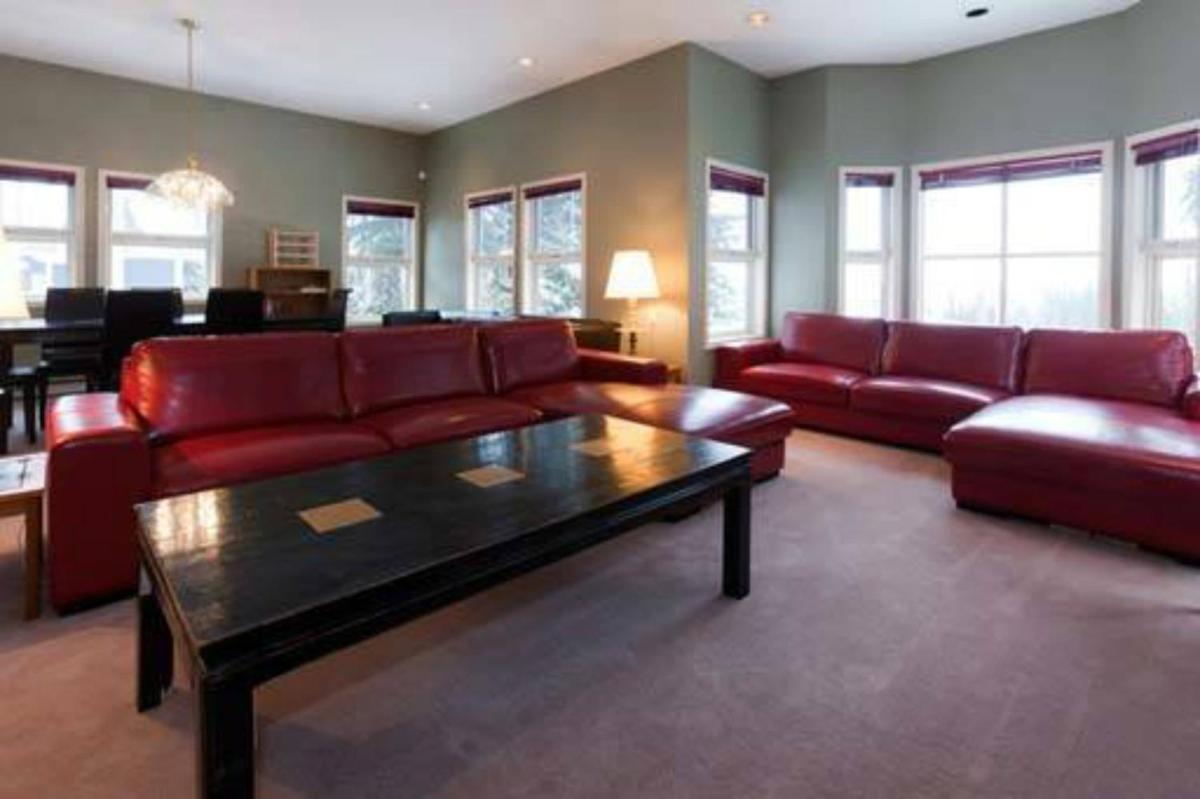 Hotel Vacation Homes By The Bulldog- Henks Haven