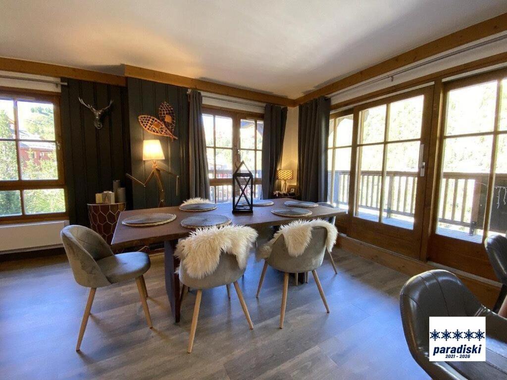 Hotel Stylish Ski-in Ski-out 3 Bed Apartment, Arc 1950