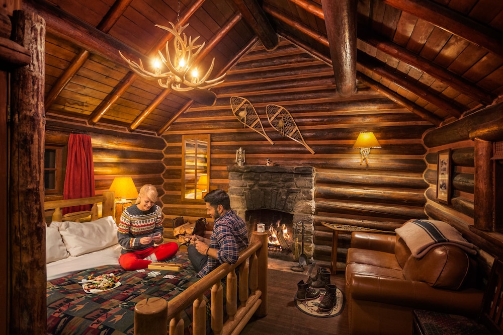 Hotel Storm Mountain Lodge & Cabins