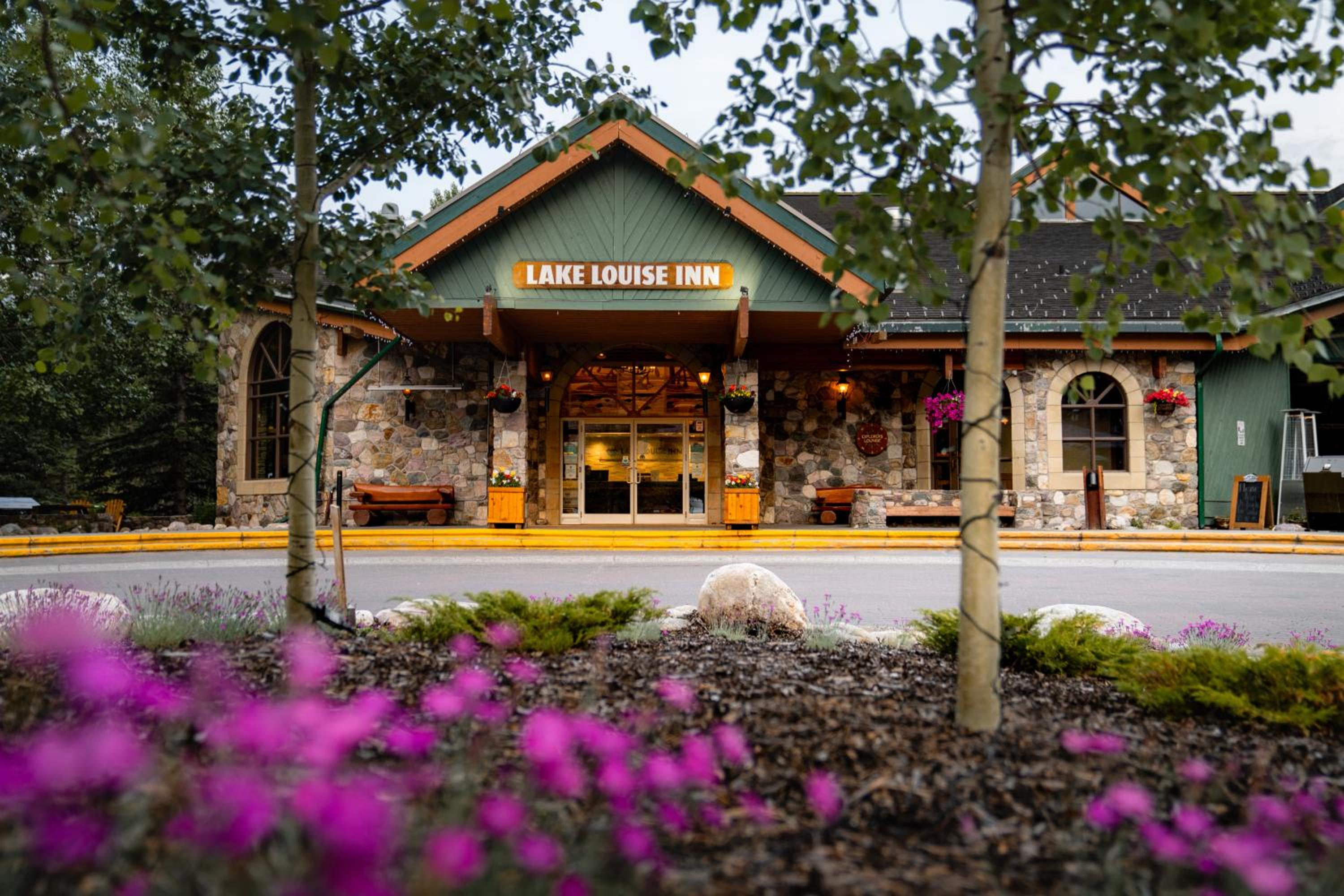 Hotel Lake Louise Inn
