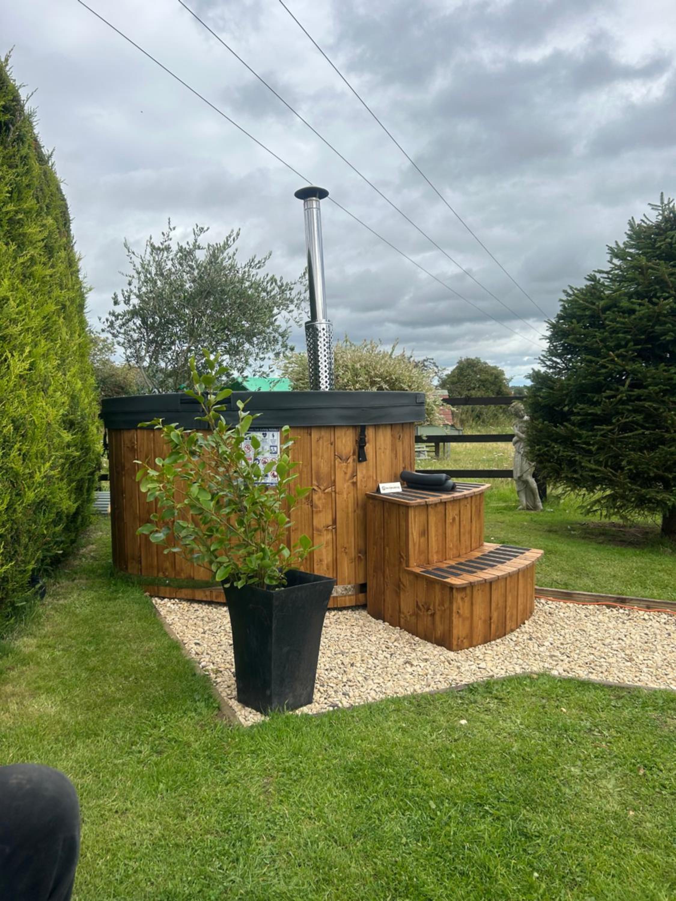 Hotel Cotswold shepherd hut with hot tub and sauna Dog friendly
