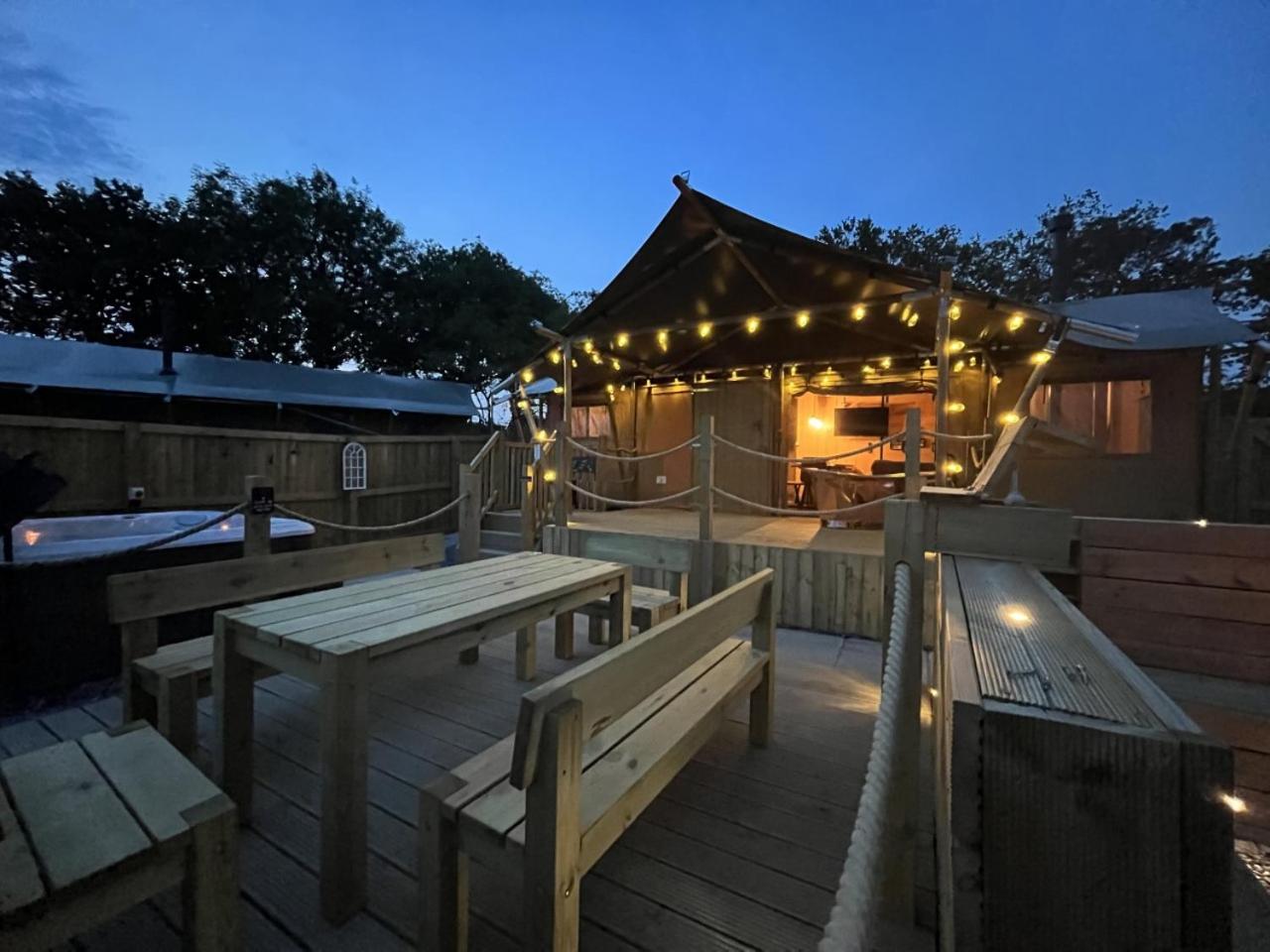 Hotel Lion King Safari Tent
