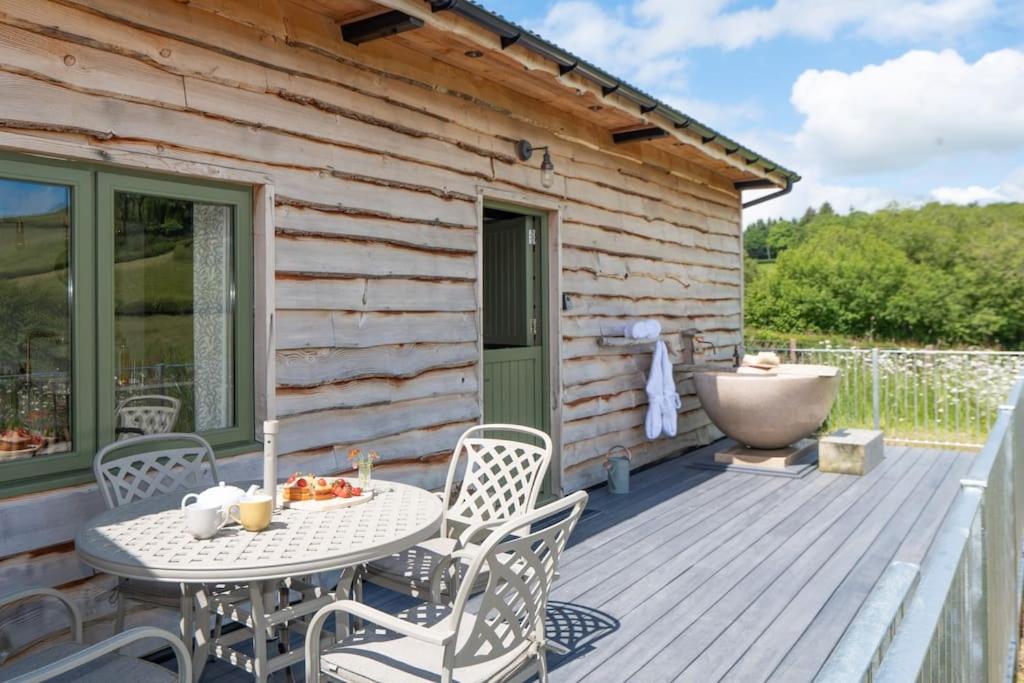 Hotel Birch Banc Retreats - Glyn-haul, New Enc Decking