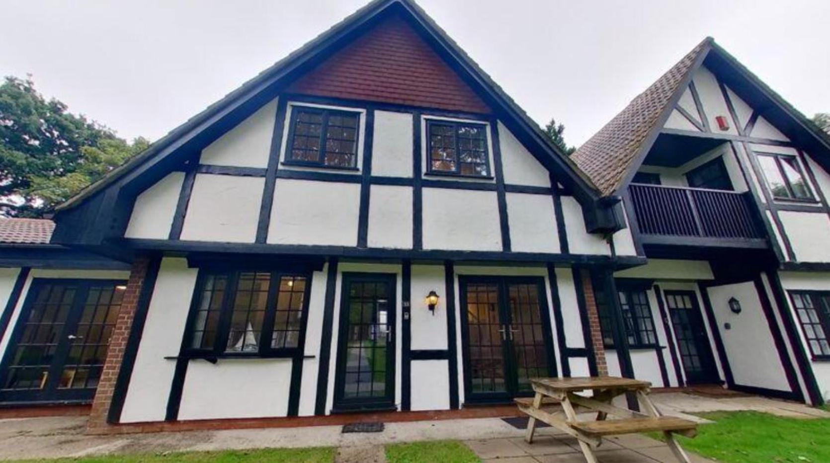Hotel 33 Tudor Court