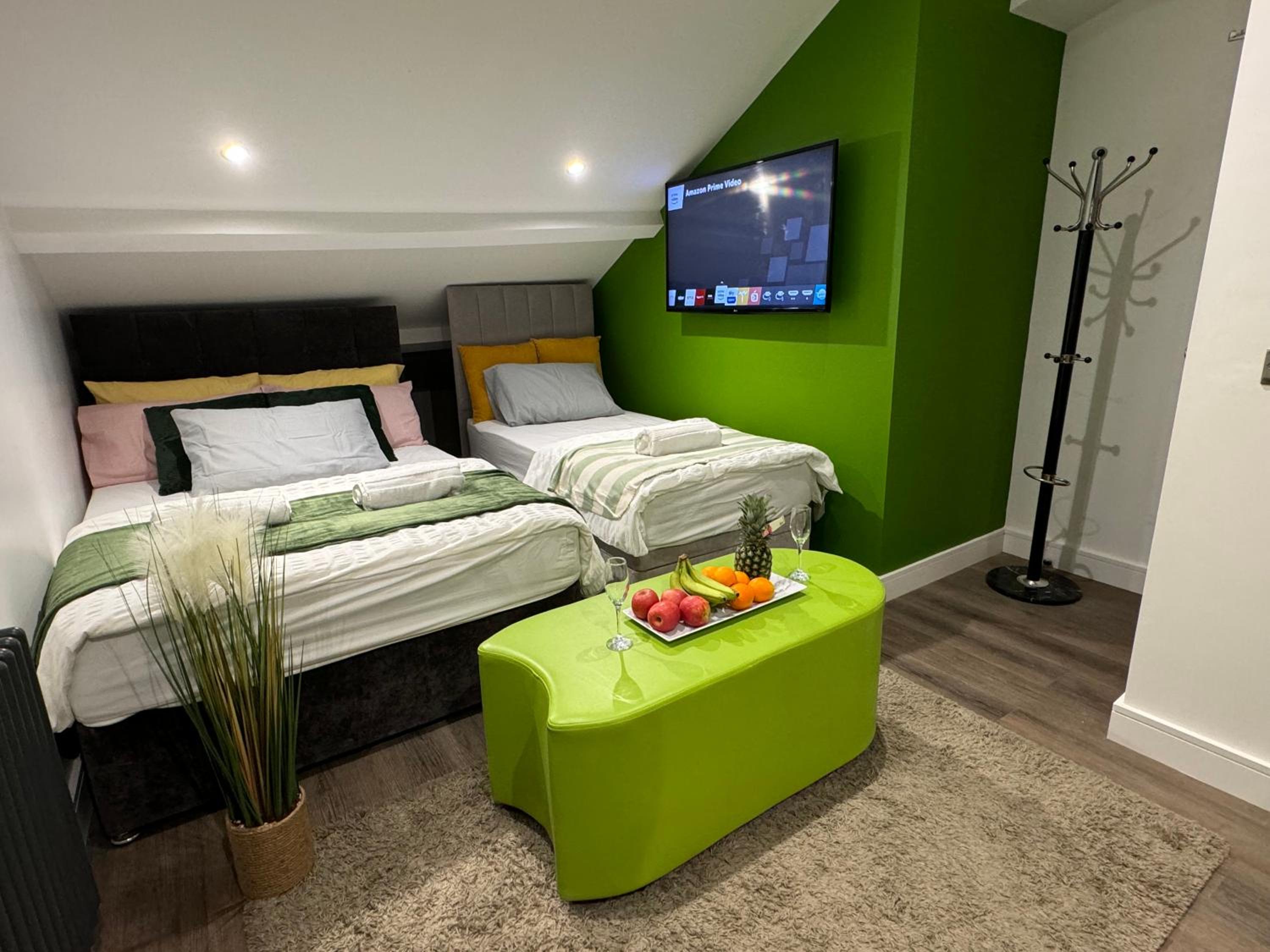 Hotel Entire Southgate Apartment