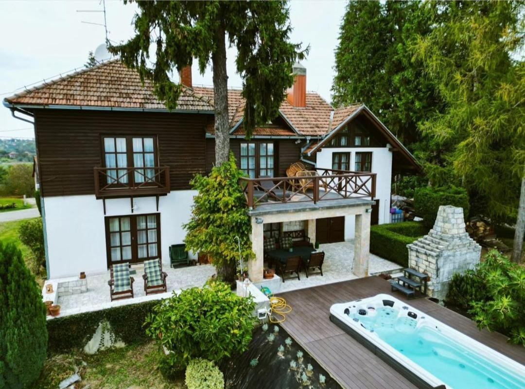Hotel Villa Wolf Castle - Vanjski Grijani Bazen