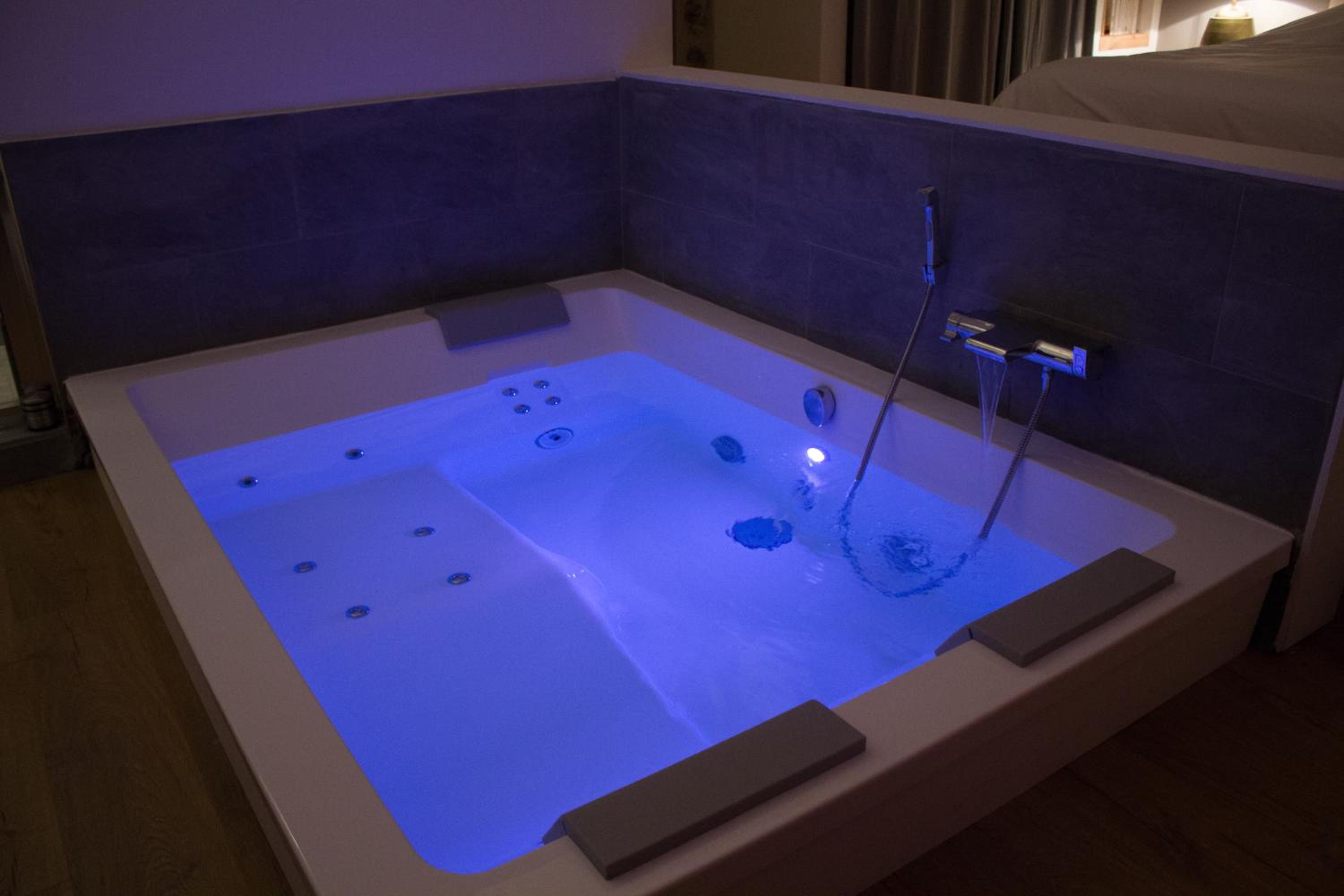 Hotel Ker Spa, Gite Avec Spa Privatif Dans La Chambre