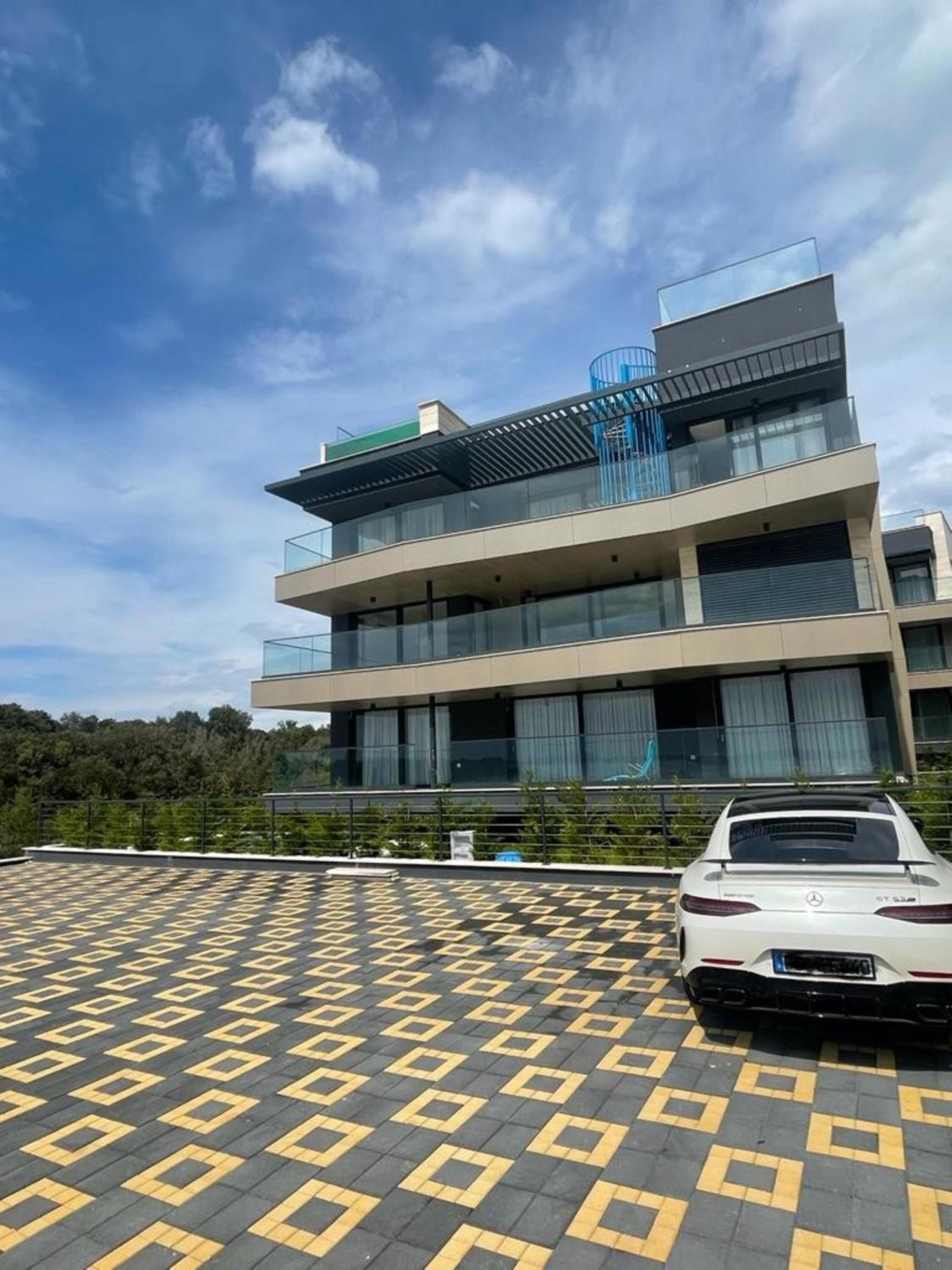 Hotel The Skyview Penthouse With Infinity Pool