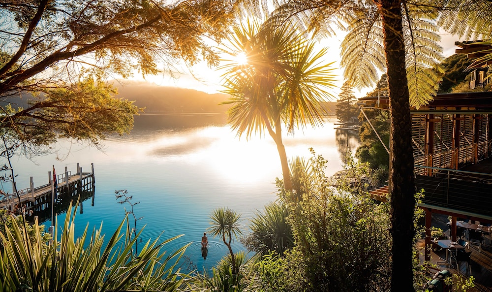 Hotel Bay of Many Coves