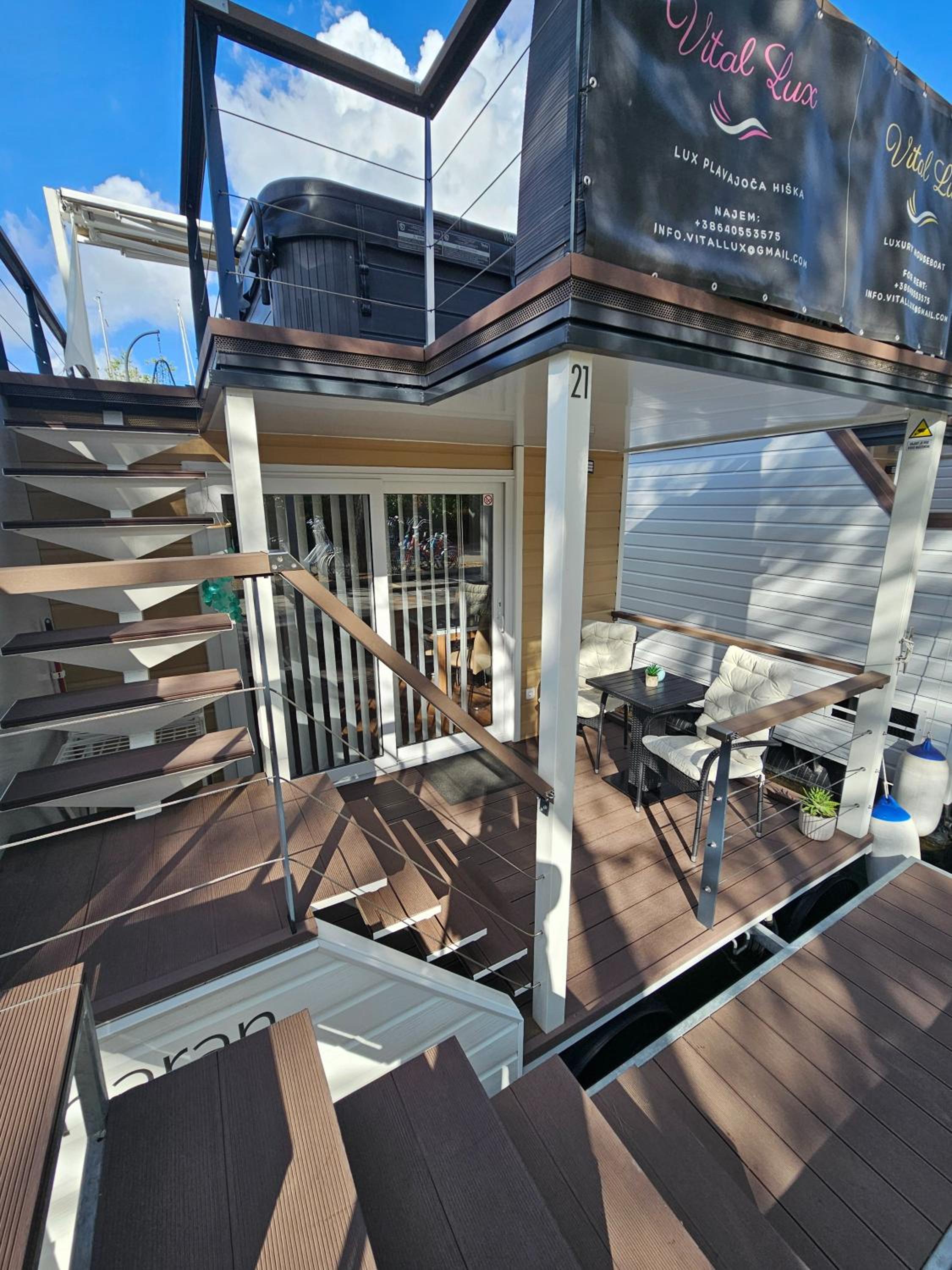 Hotel Floating Sea House - Vital Lux