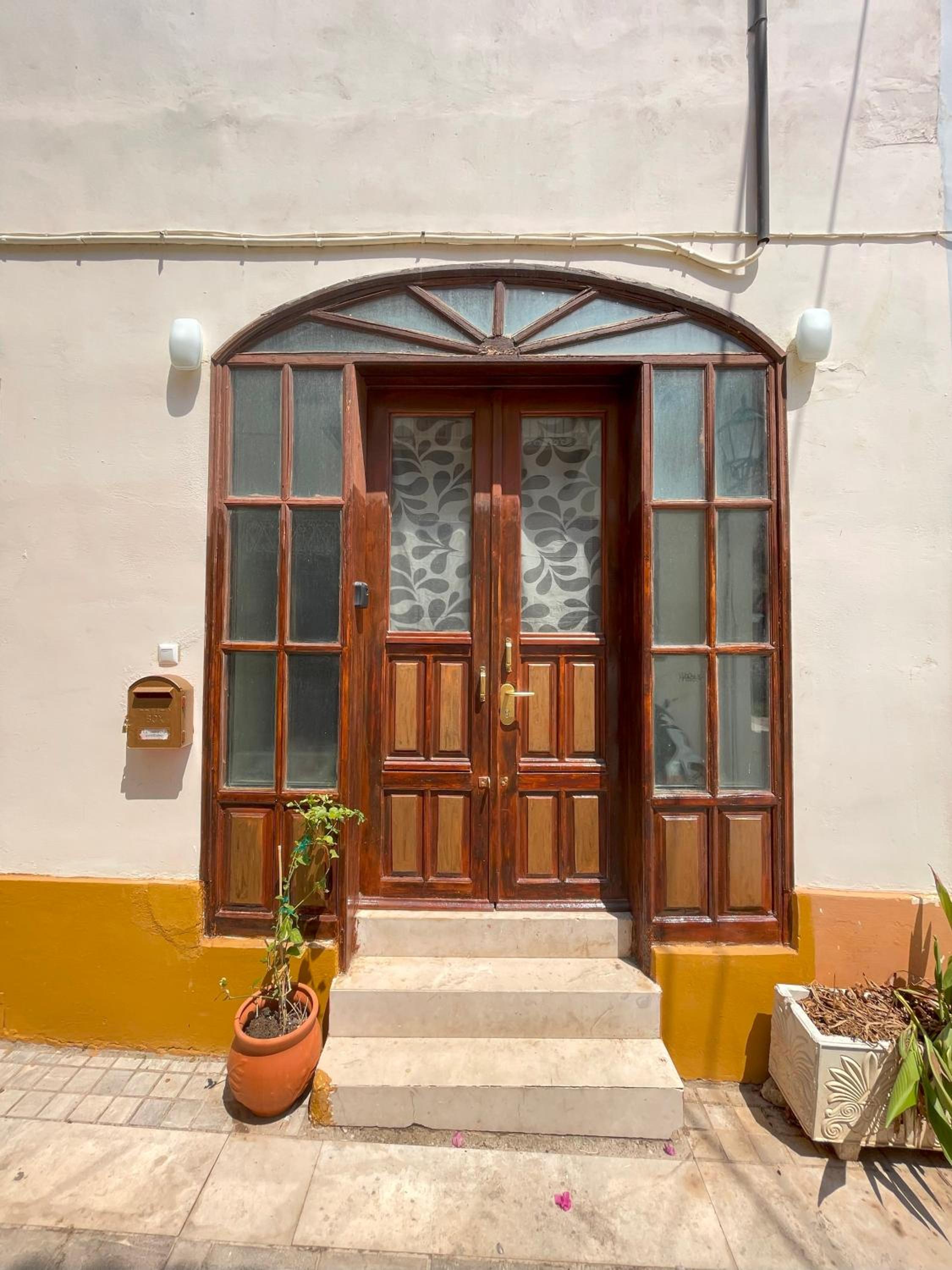 Hotel Ca Dei Leoni - In Old Town Rustic Accommodation For Independent Travelers