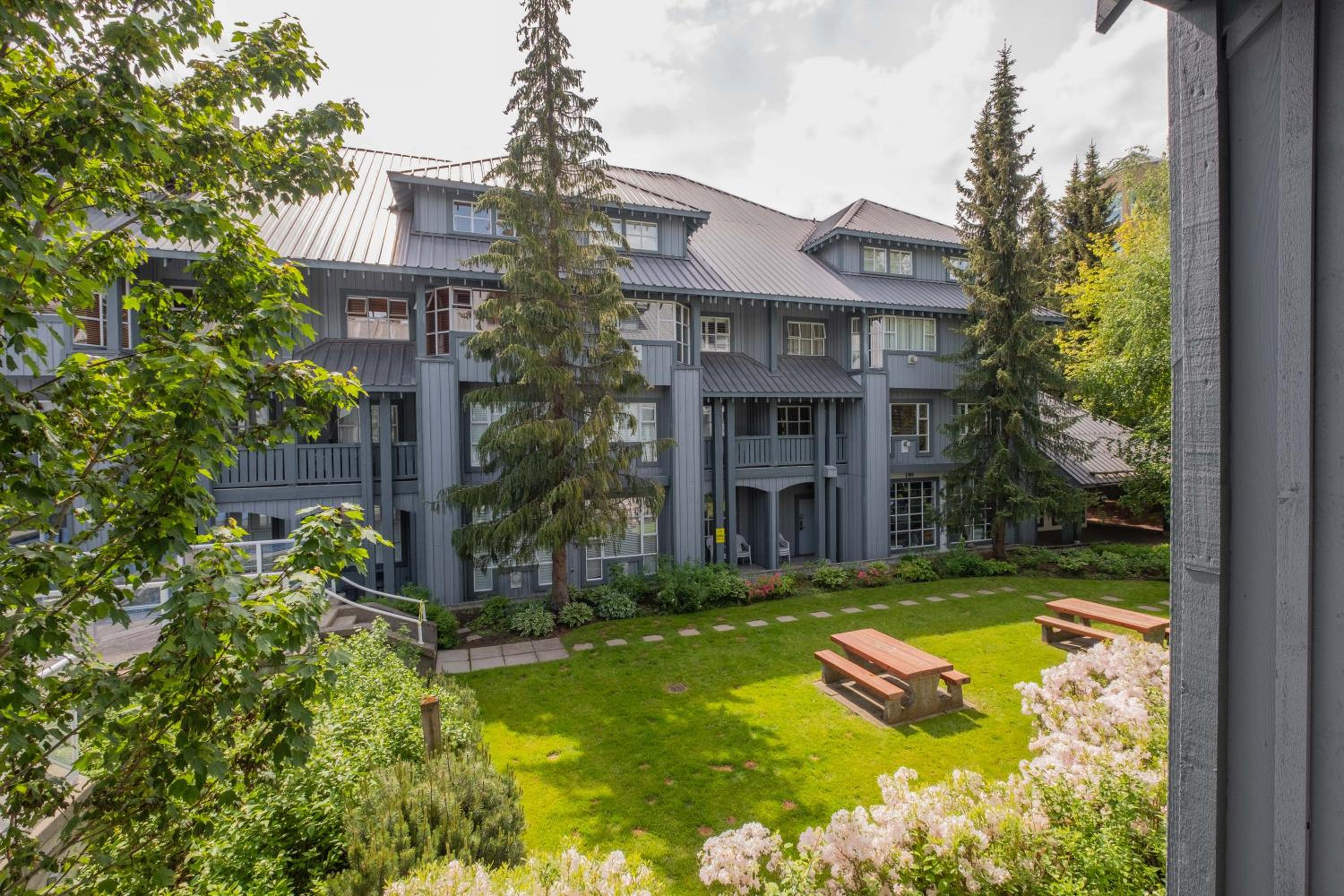 Hotel Glaciers Lodge By Outpost Whistler