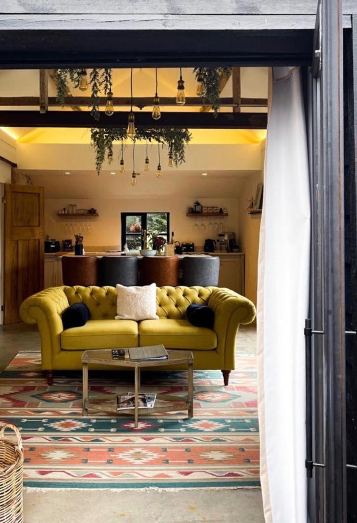 Hotel Luxury Barn With Hot Tub And Spa Treatments