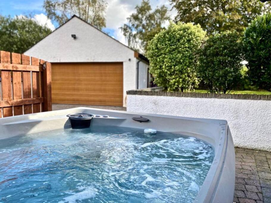 Hotel Riverside Cottage 6 Guests 4 Adults Max Hot Tub