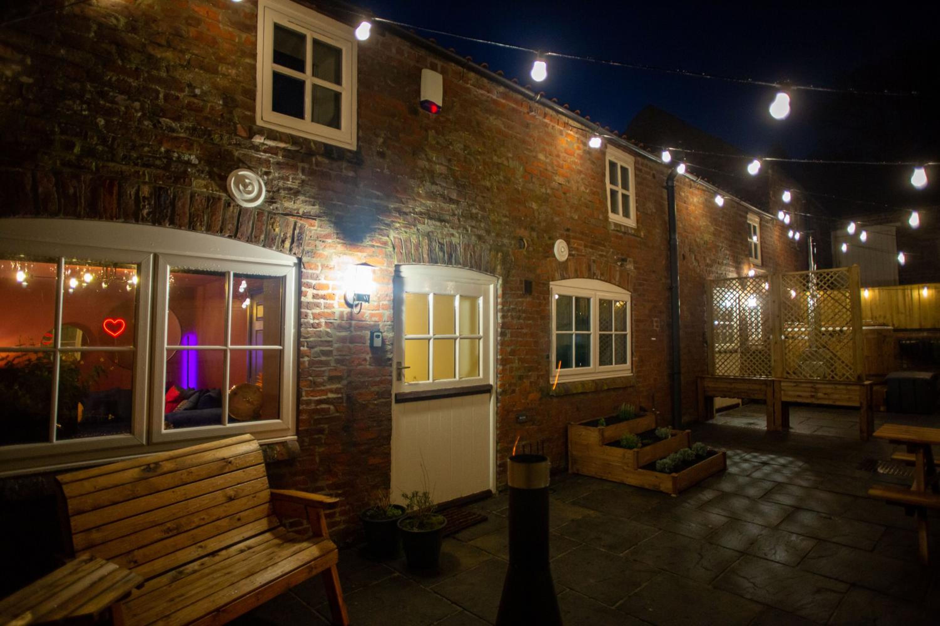 Hotel The Stables - Quirky One Bed Holiday Home With Wood Fired Hot Tub