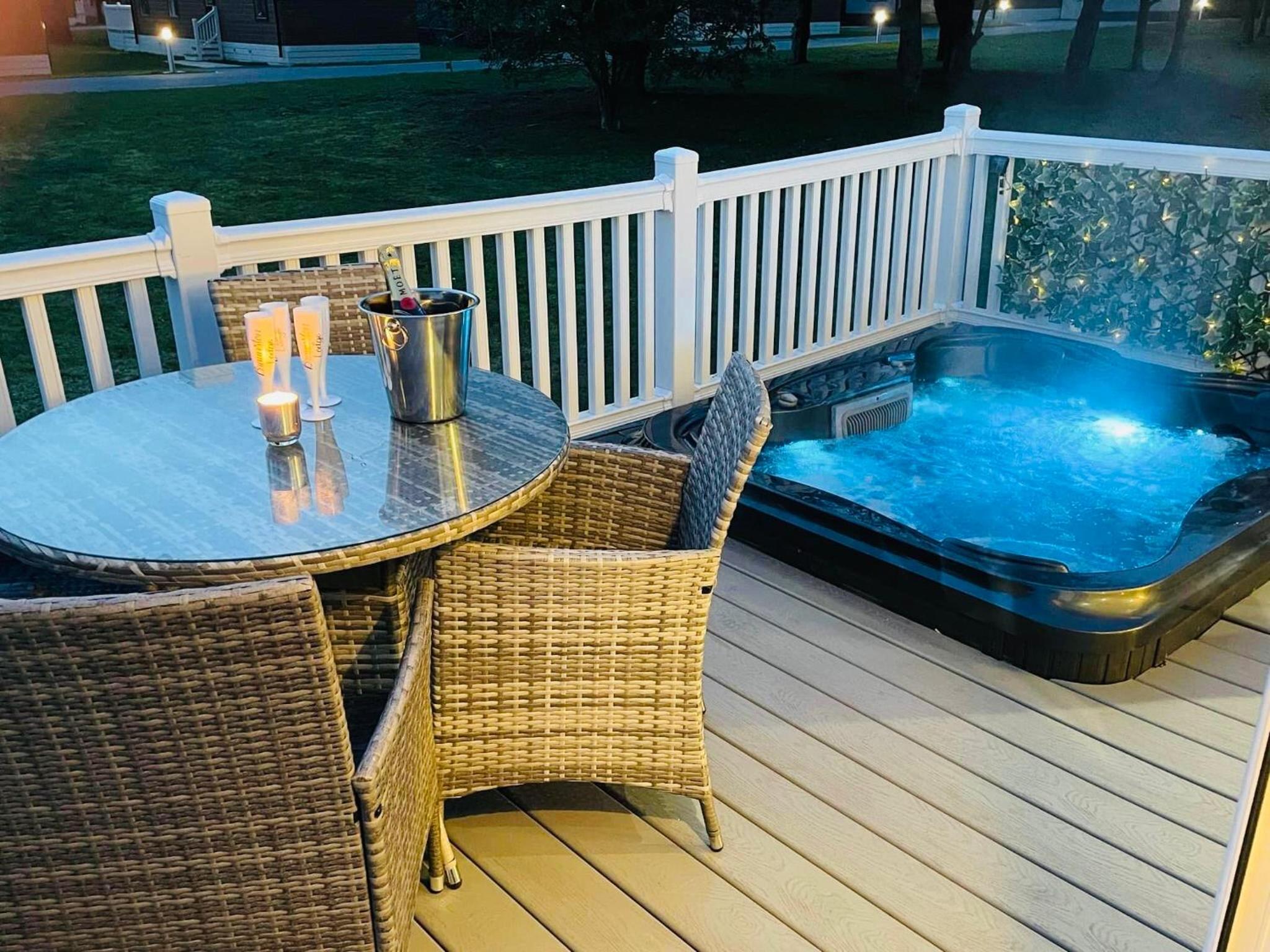 Hotel The Braunston Lodge With Hot Tub