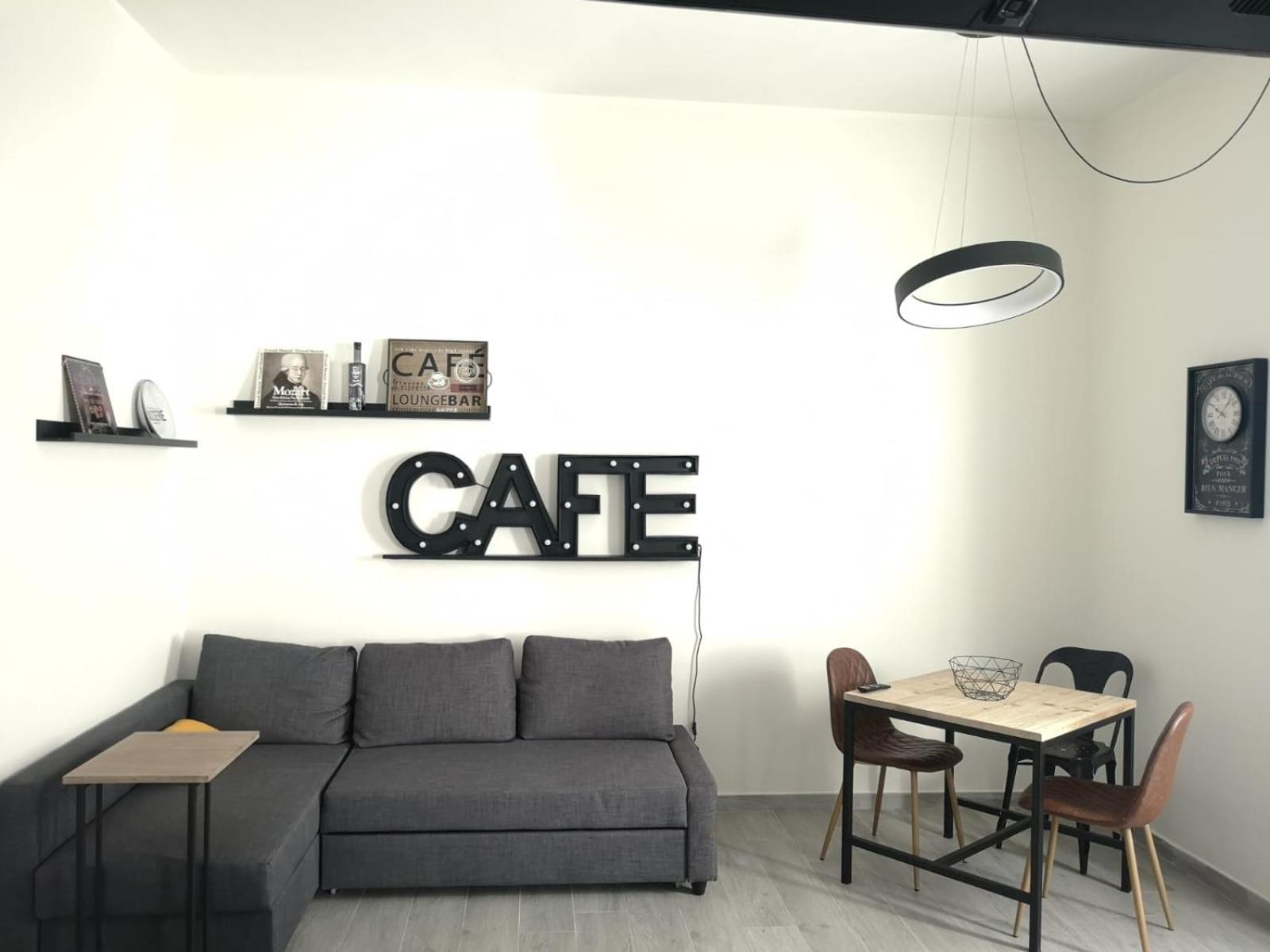 Hotel Aj Lux Apartments